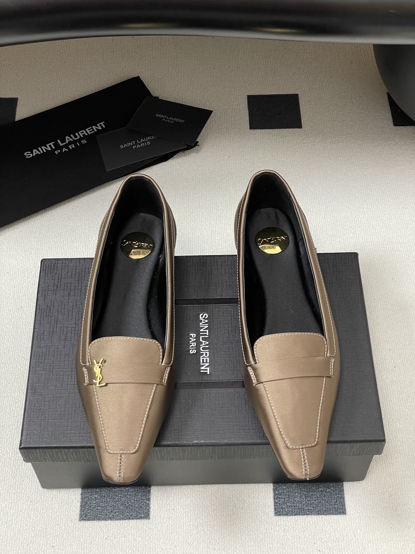 “Saint Laurent Silk Ballerina Shoes with Cassandre Logo – Top Quality Leather and Real Silk” - 图片 5