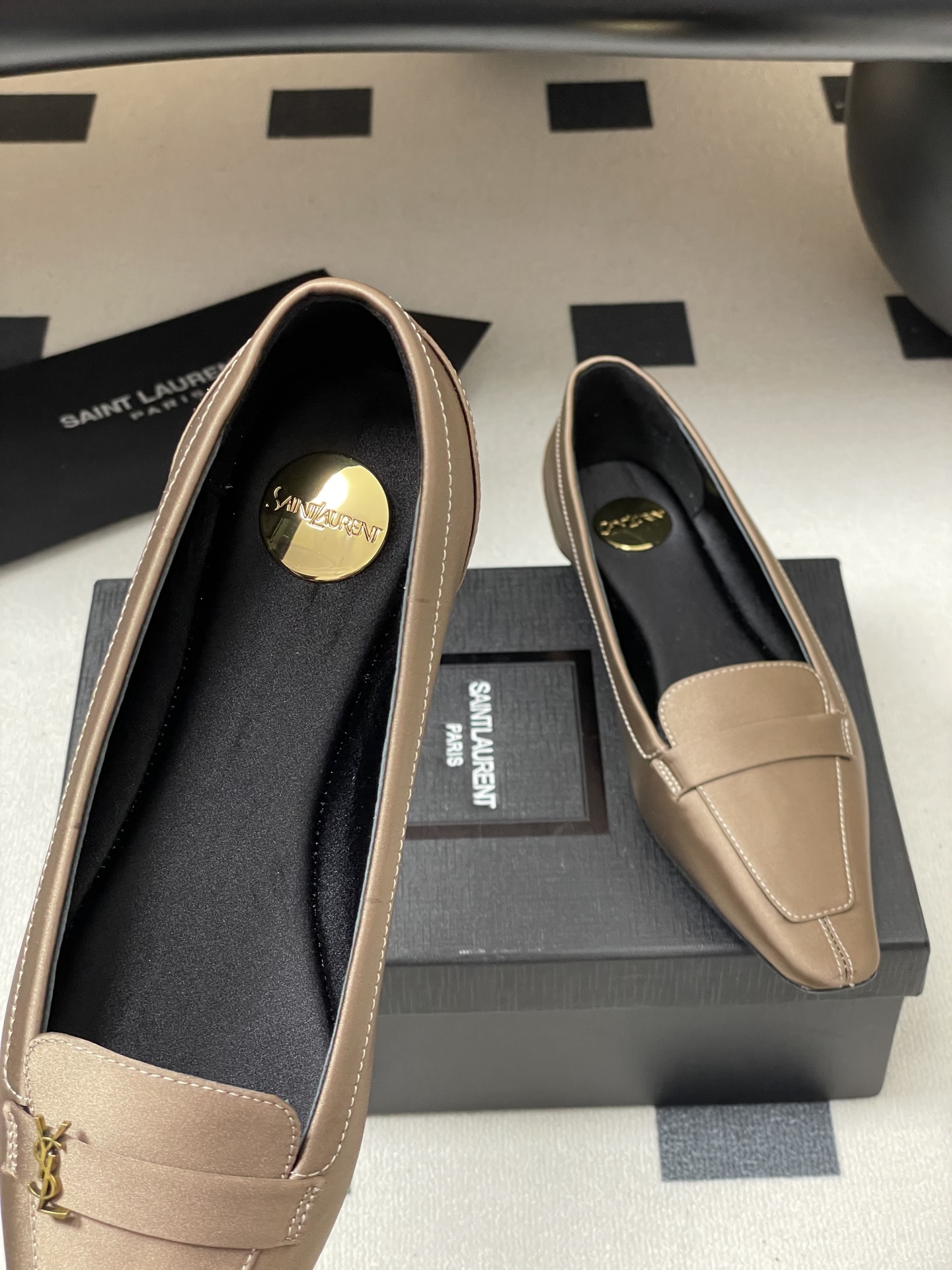 “Saint Laurent Silk Ballerina Shoes with Cassandre Logo – Top Quality Leather and Real Silk” - 图片 7