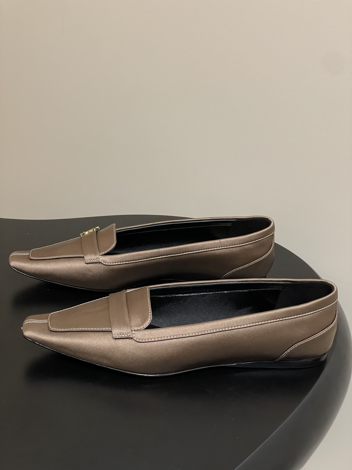 “Saint Laurent Silk Ballerina Shoes with Cassandre Logo – Top Quality Leather and Real Silk” - 图片 3