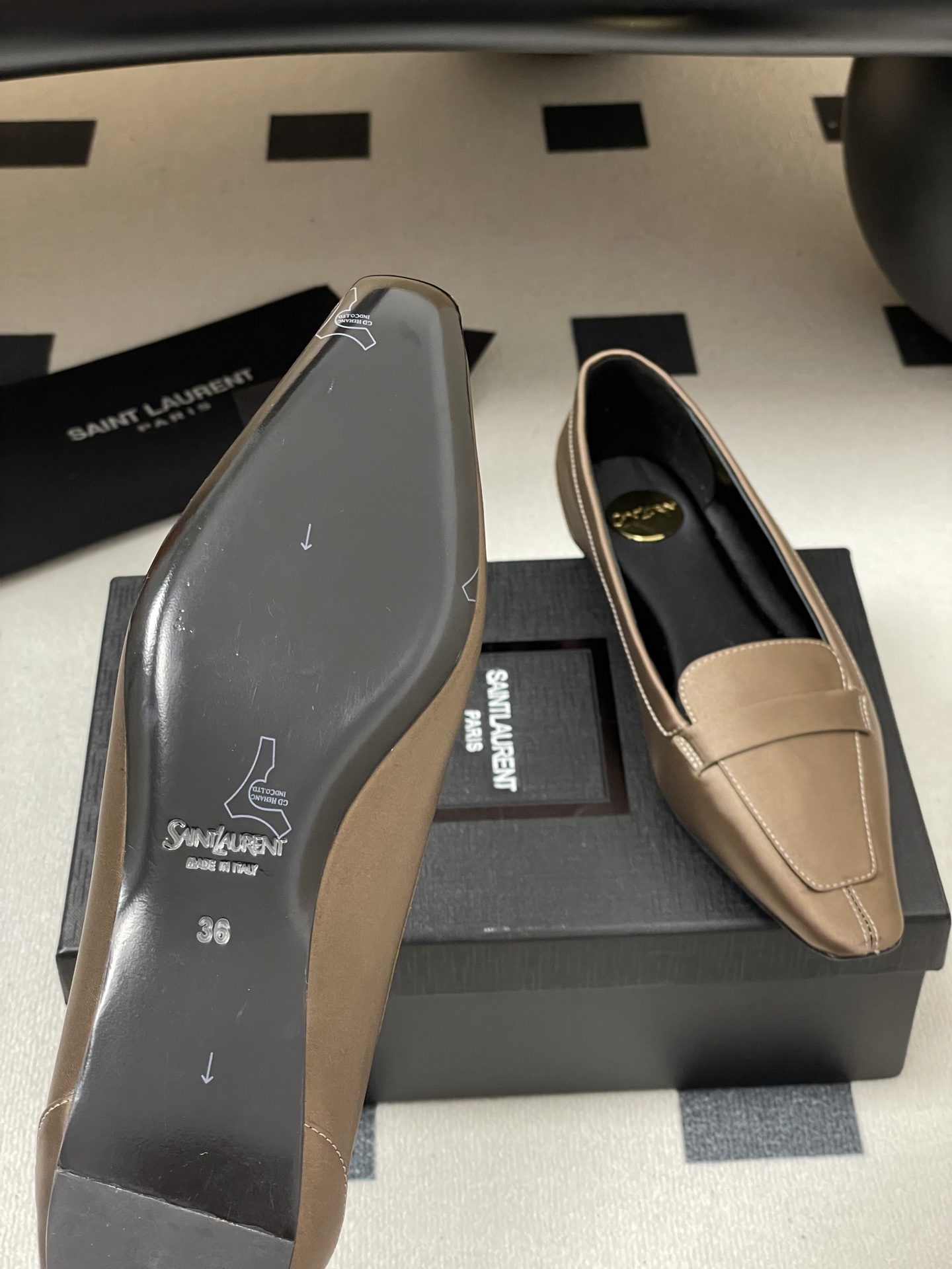 “Saint Laurent Silk Ballerina Shoes with Cassandre Logo – Top Quality Leather and Real Silk” - 图片 8