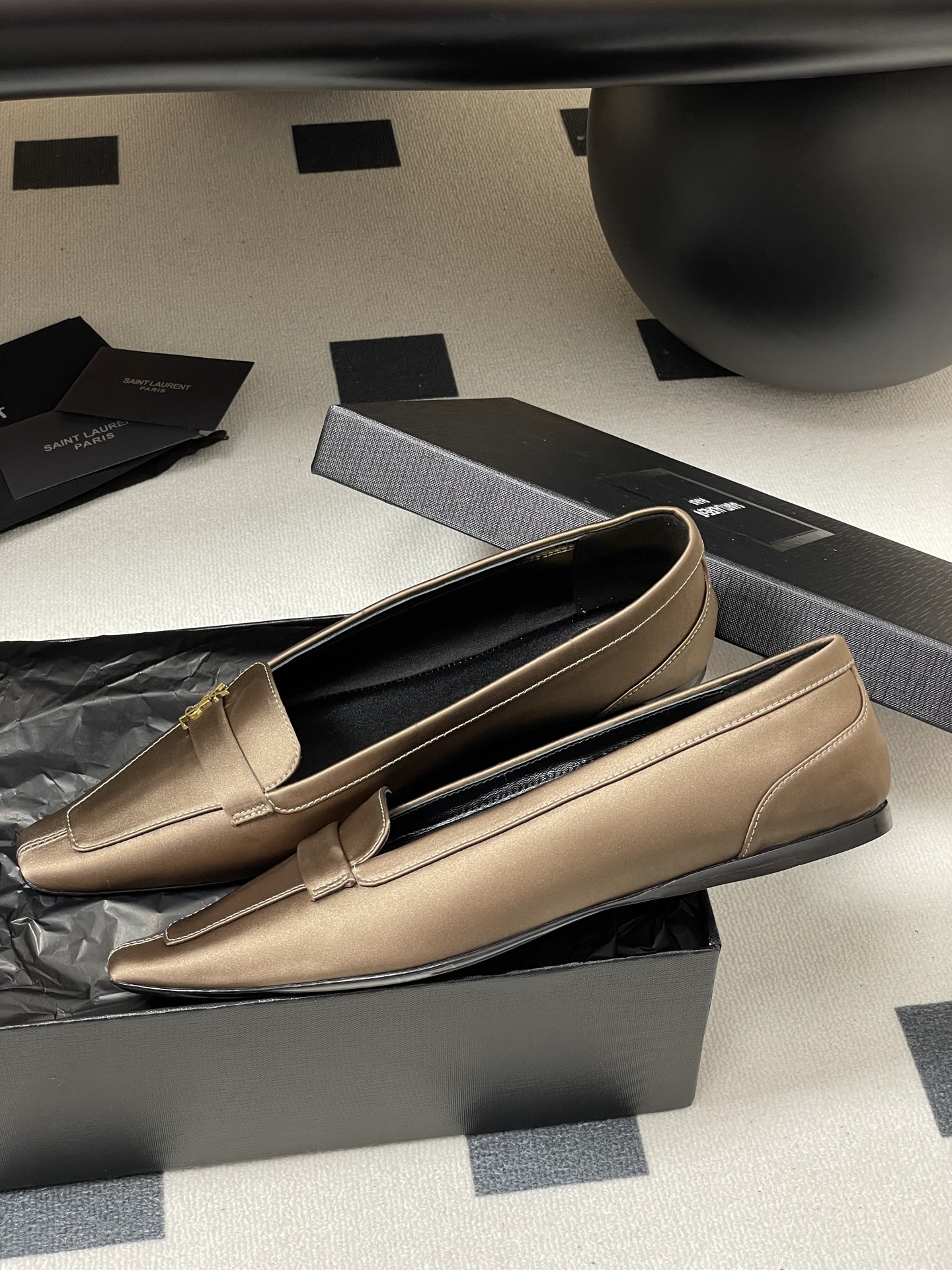 “Saint Laurent Silk Ballerina Shoes with Cassandre Logo – Top Quality Leather and Real Silk” - 图片 4