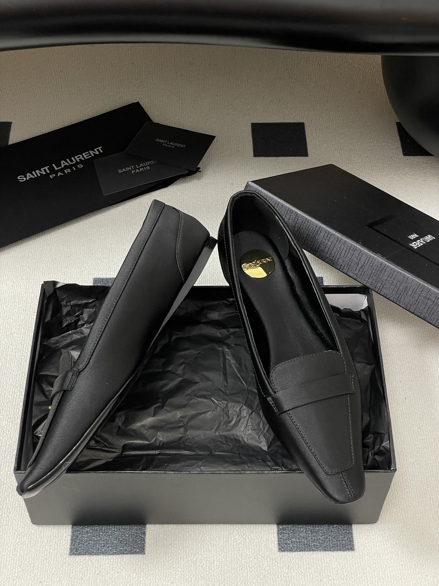 Title: Saint Laurent 25th Anniversary Ballerina Shoes Description Summary: Saint Laurent celebrates 25 years with top-quality ballerina shoes featuring silk, leather, and the iconic YSL logo - 图片 6