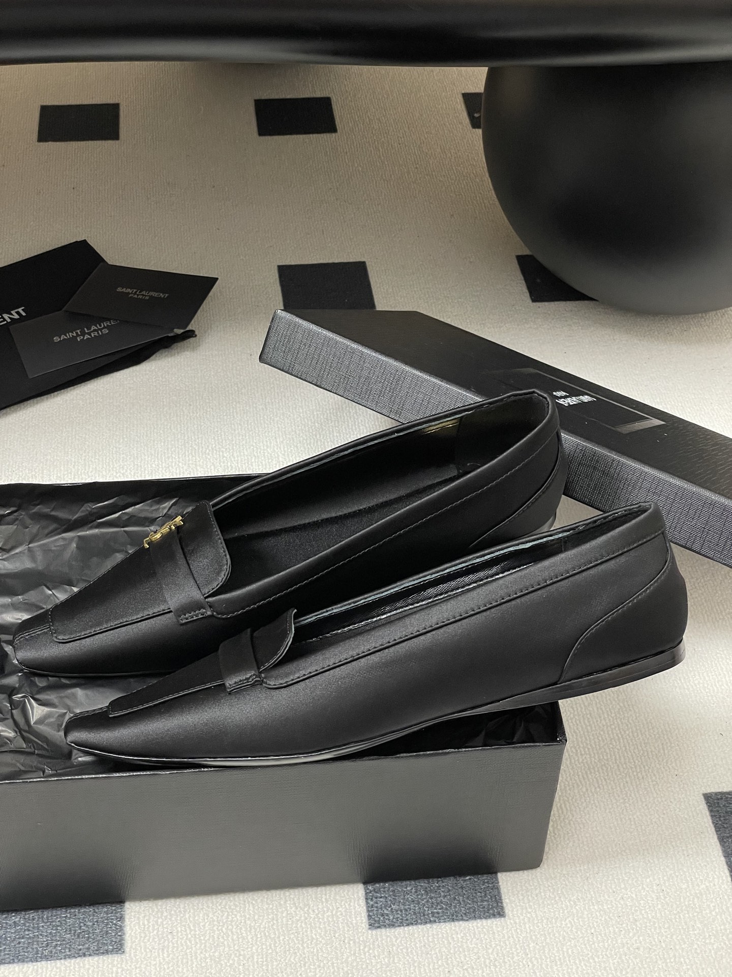 Title: Saint Laurent 25th Anniversary Ballerina Shoes Description Summary: Saint Laurent celebrates 25 years with top-quality ballerina shoes featuring silk, leather, and the iconic YSL logo - 图片 4