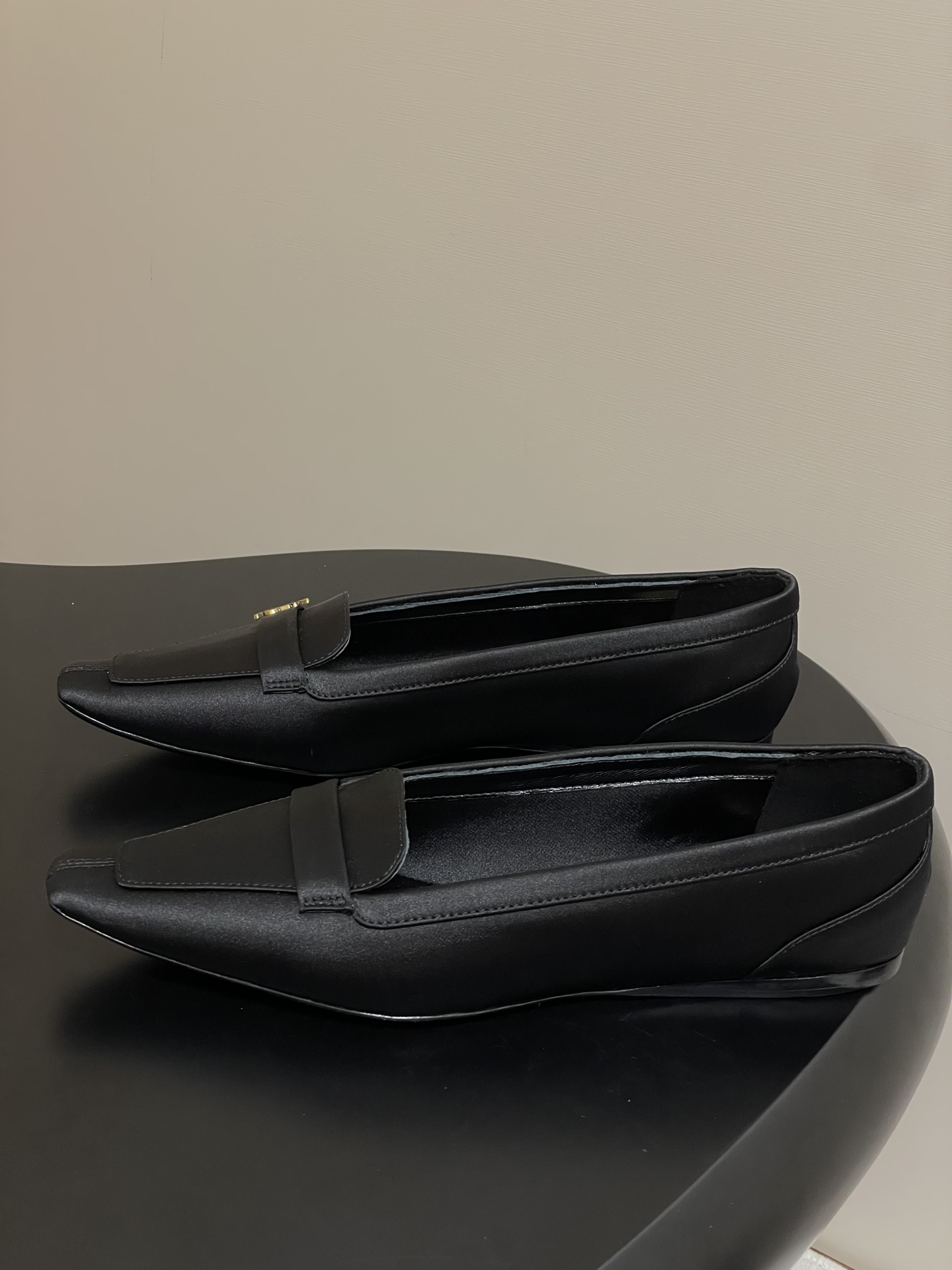 Title: Saint Laurent 25th Anniversary Ballerina Shoes Description Summary: Saint Laurent celebrates 25 years with top-quality ballerina shoes featuring silk, leather, and the iconic YSL logo - 图片 3