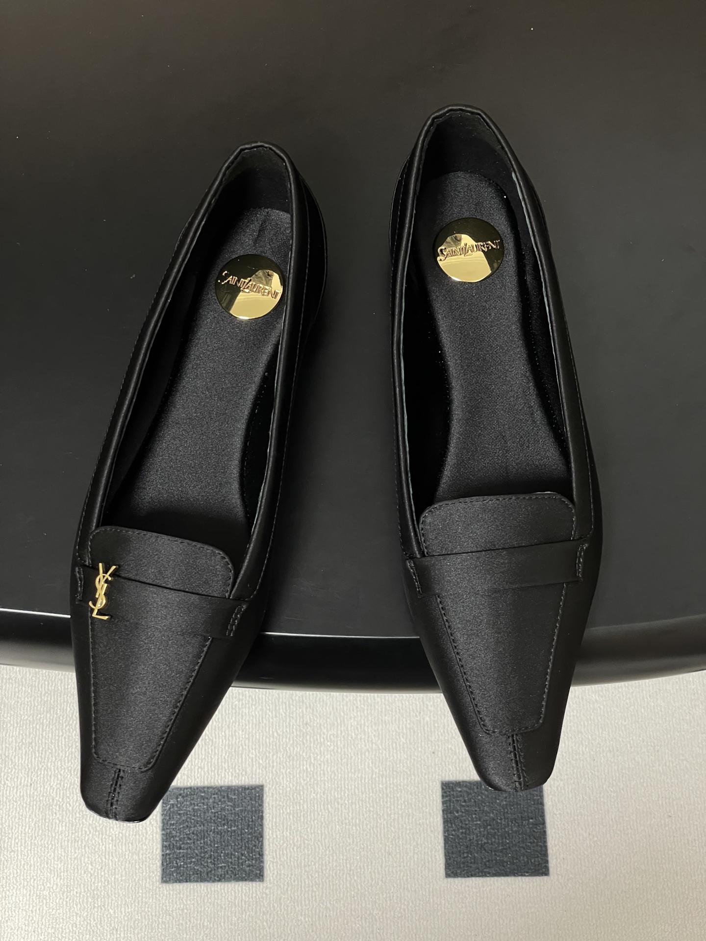Title: Saint Laurent 25th Anniversary Ballerina Shoes Description Summary: Saint Laurent celebrates 25 years with top-quality ballerina shoes featuring silk, leather, and the iconic YSL logo - 图片 2