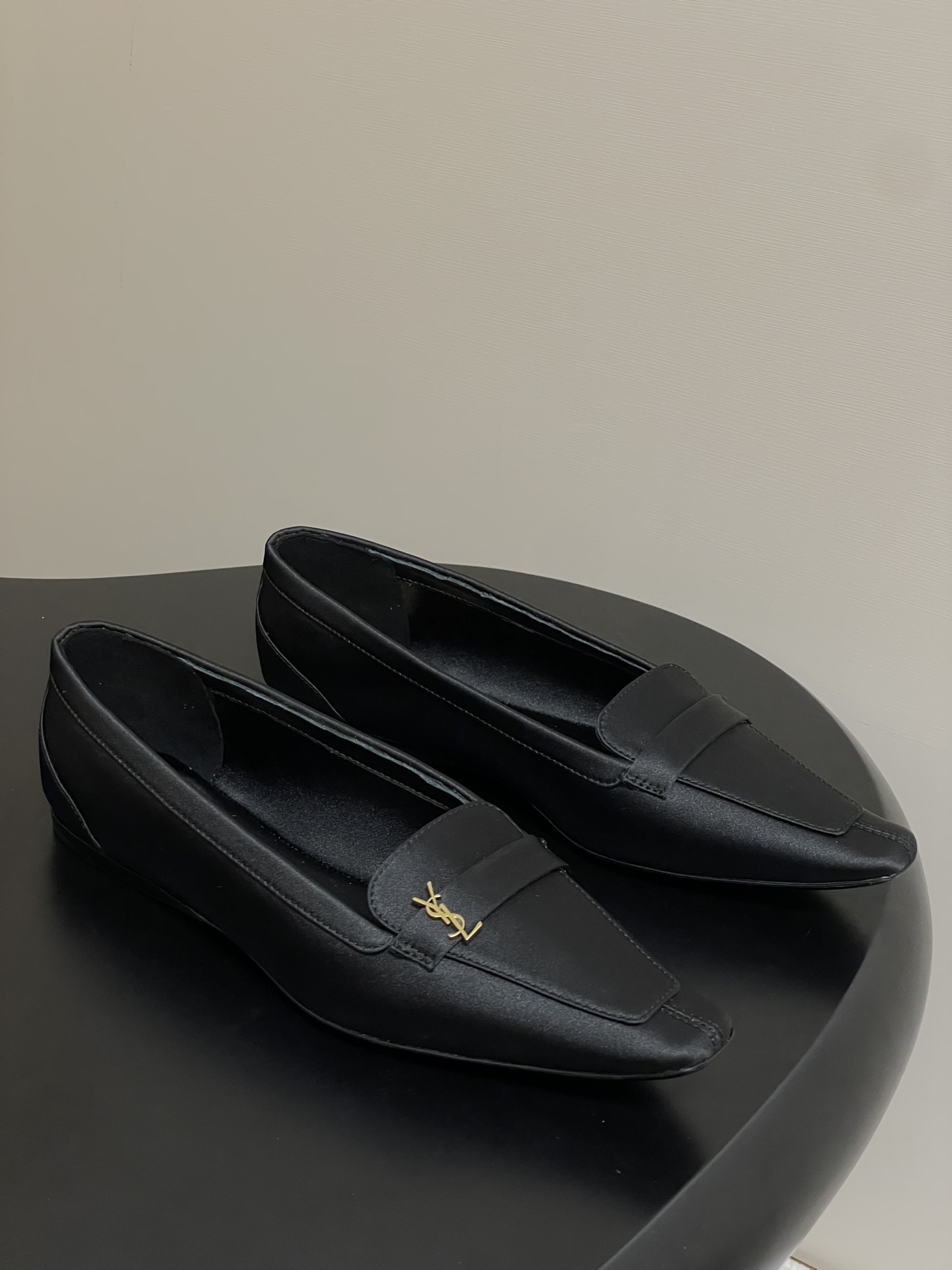 Title: Saint Laurent 25th Anniversary Ballerina Shoes Description Summary: Saint Laurent celebrates 25 years with top-quality ballerina shoes featuring silk, leather, and the iconic YSL logo - 图片 1