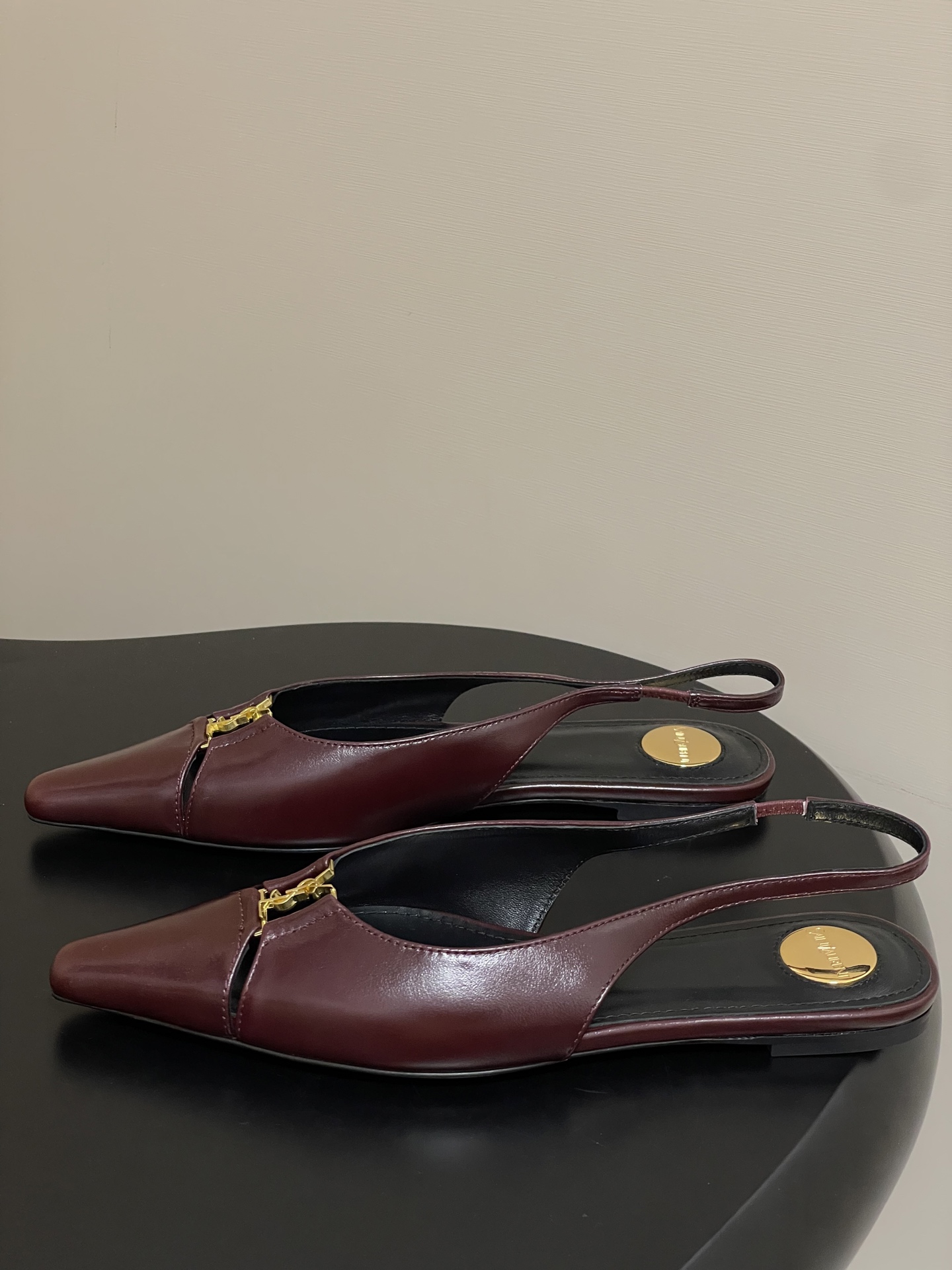 Title: Saint Laurent Women’s Shoes Collection at St. Roland Show Summary: Saint Laurent’s latest show at St. Roland features women’s shoes with cow, sheep, and Italian skin materials. Sizes - 图片 3