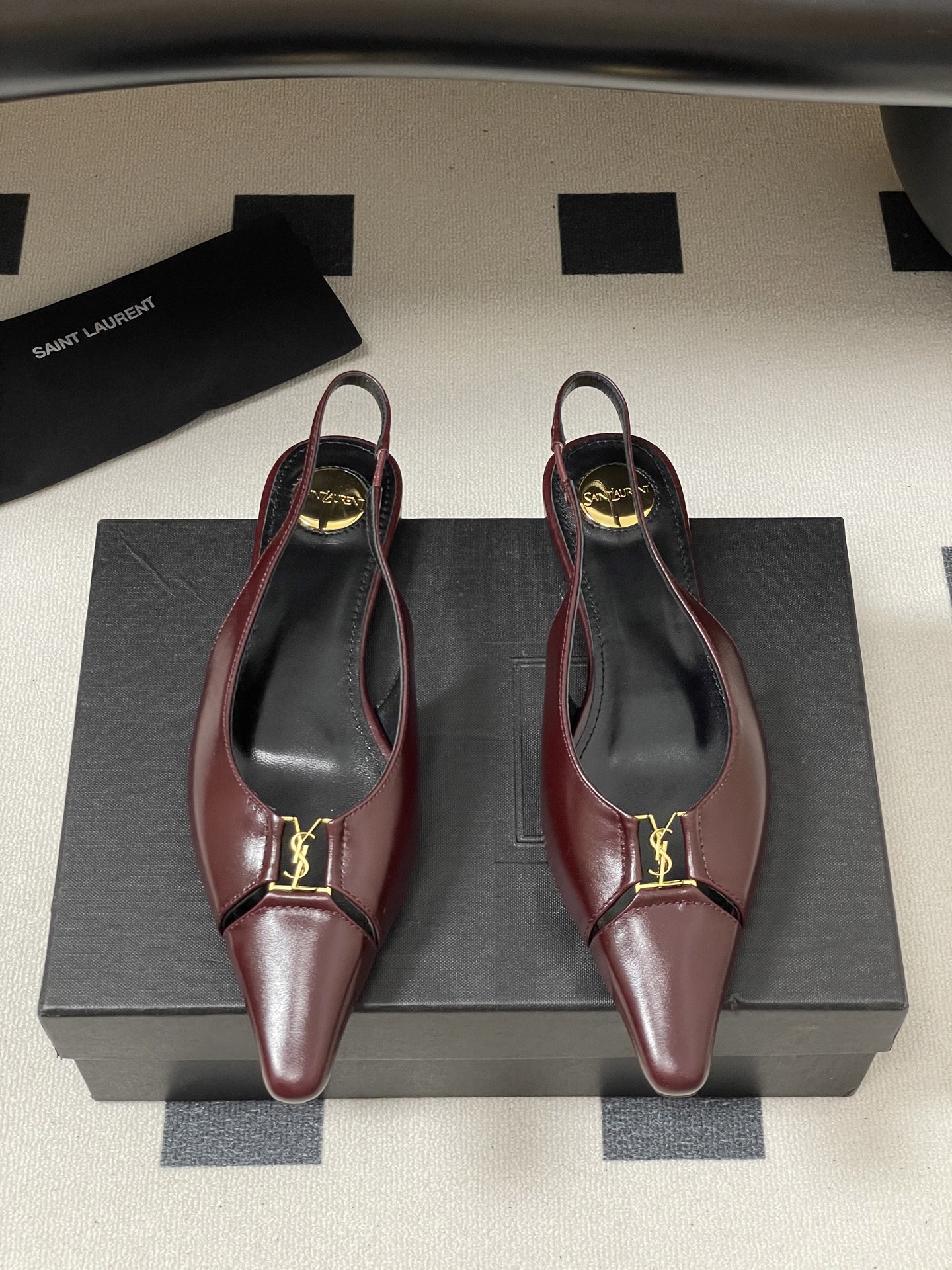 Title: Saint Laurent Women’s Shoes Collection at St. Roland Show Summary: Saint Laurent’s latest show at St. Roland features women’s shoes with cow, sheep, and Italian skin materials. Sizes - 图片 5