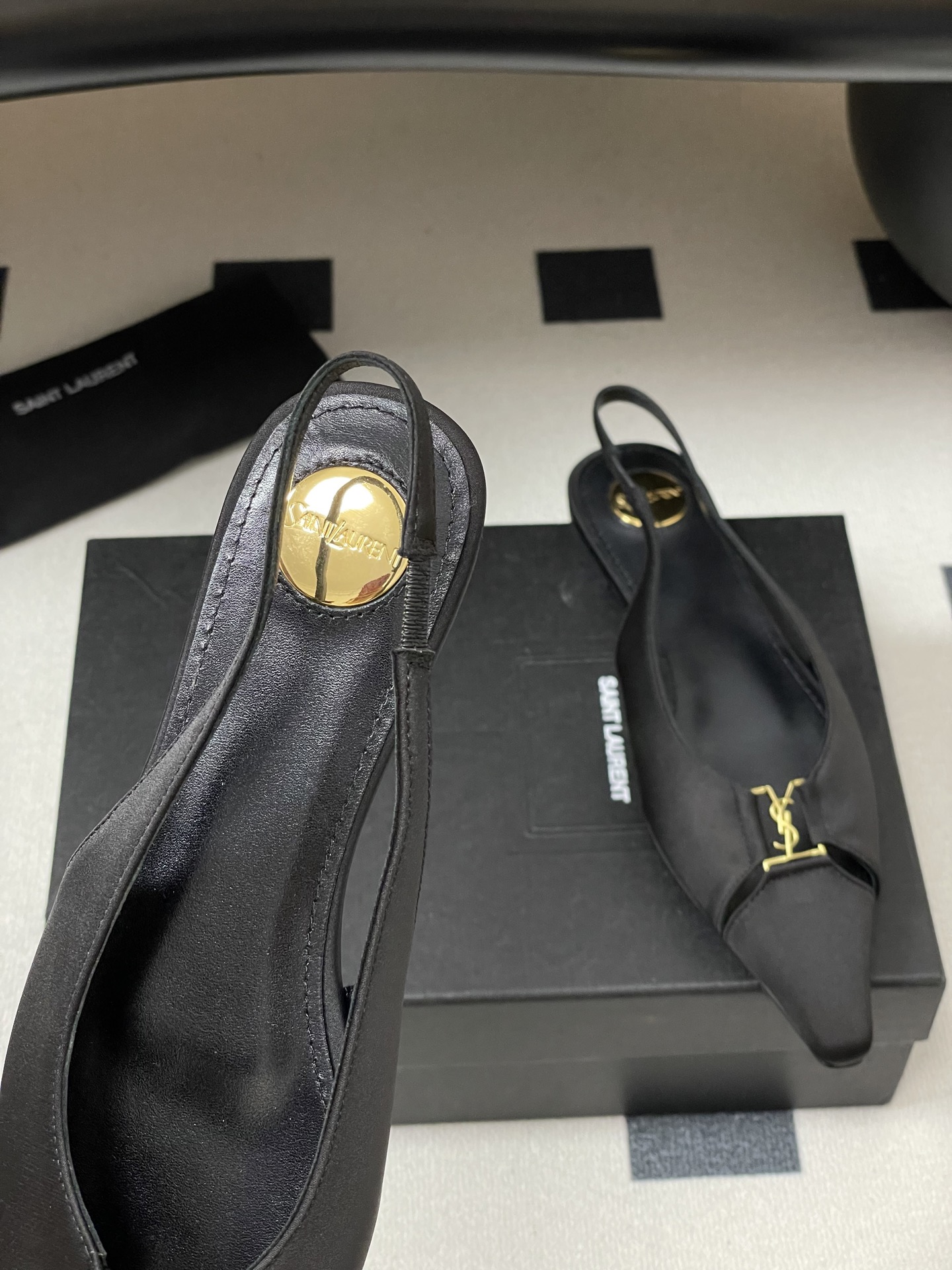 “Saint Laurent Women’s Shoes at St. Roland: Design, Materials, and Sizes” - 图片 7