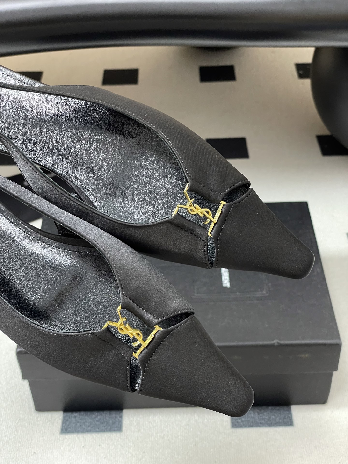 “Saint Laurent Women’s Shoes at St. Roland: Design, Materials, and Sizes” - 图片 9