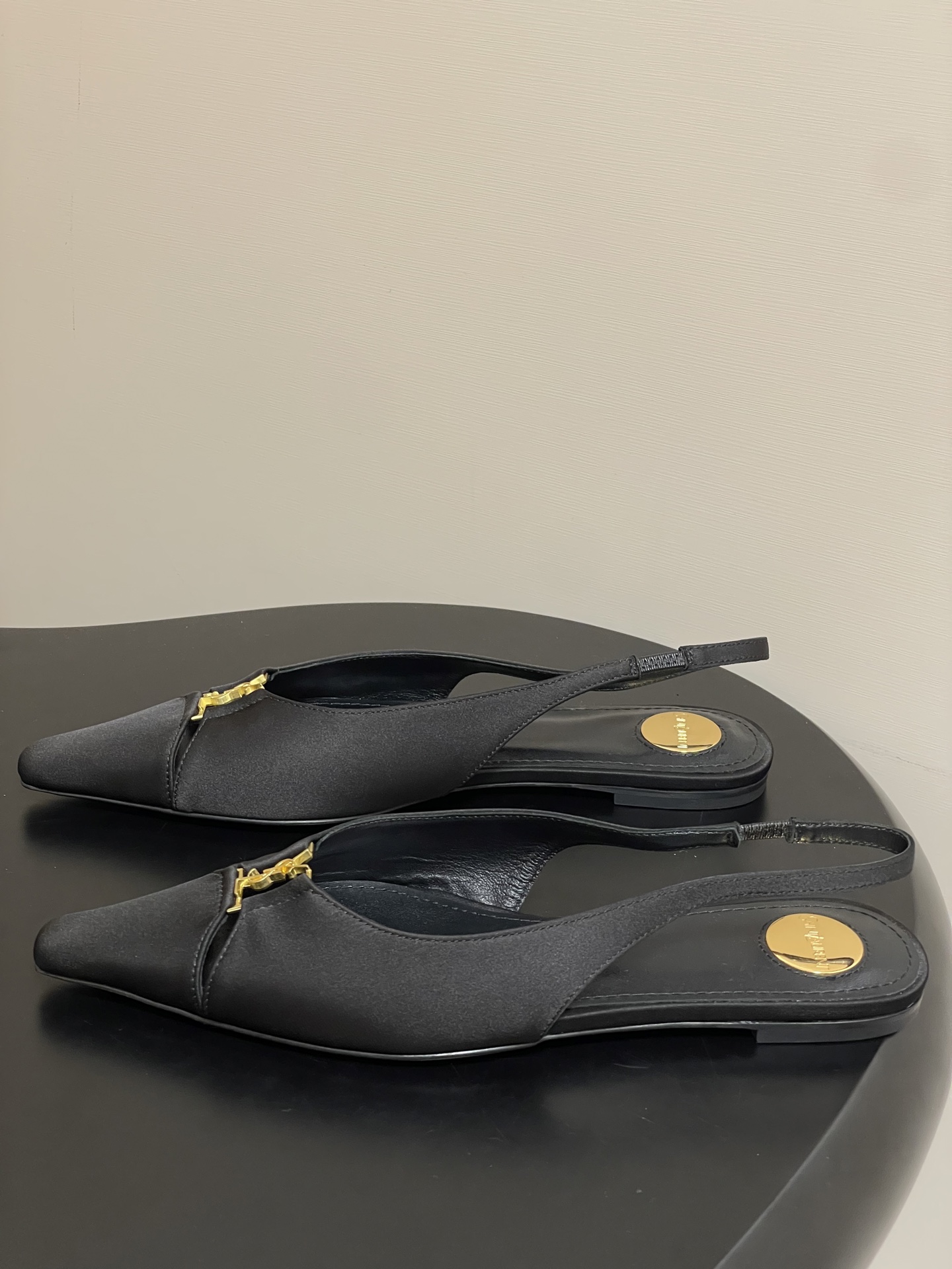 “Saint Laurent Women’s Shoes at St. Roland: Design, Materials, and Sizes” - 图片 3
