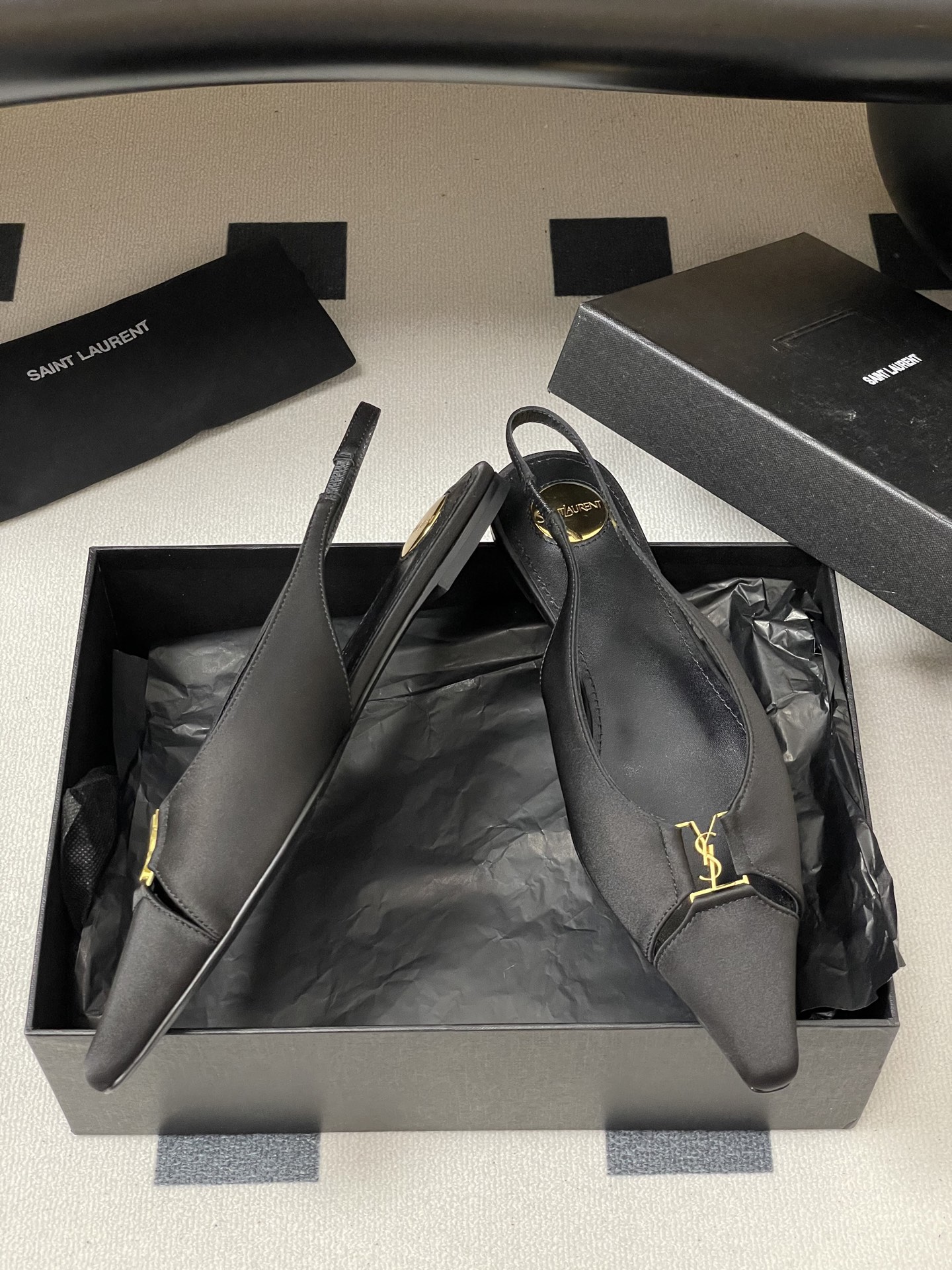 “Saint Laurent Women’s Shoes at St. Roland: Design, Materials, and Sizes” - 图片 6