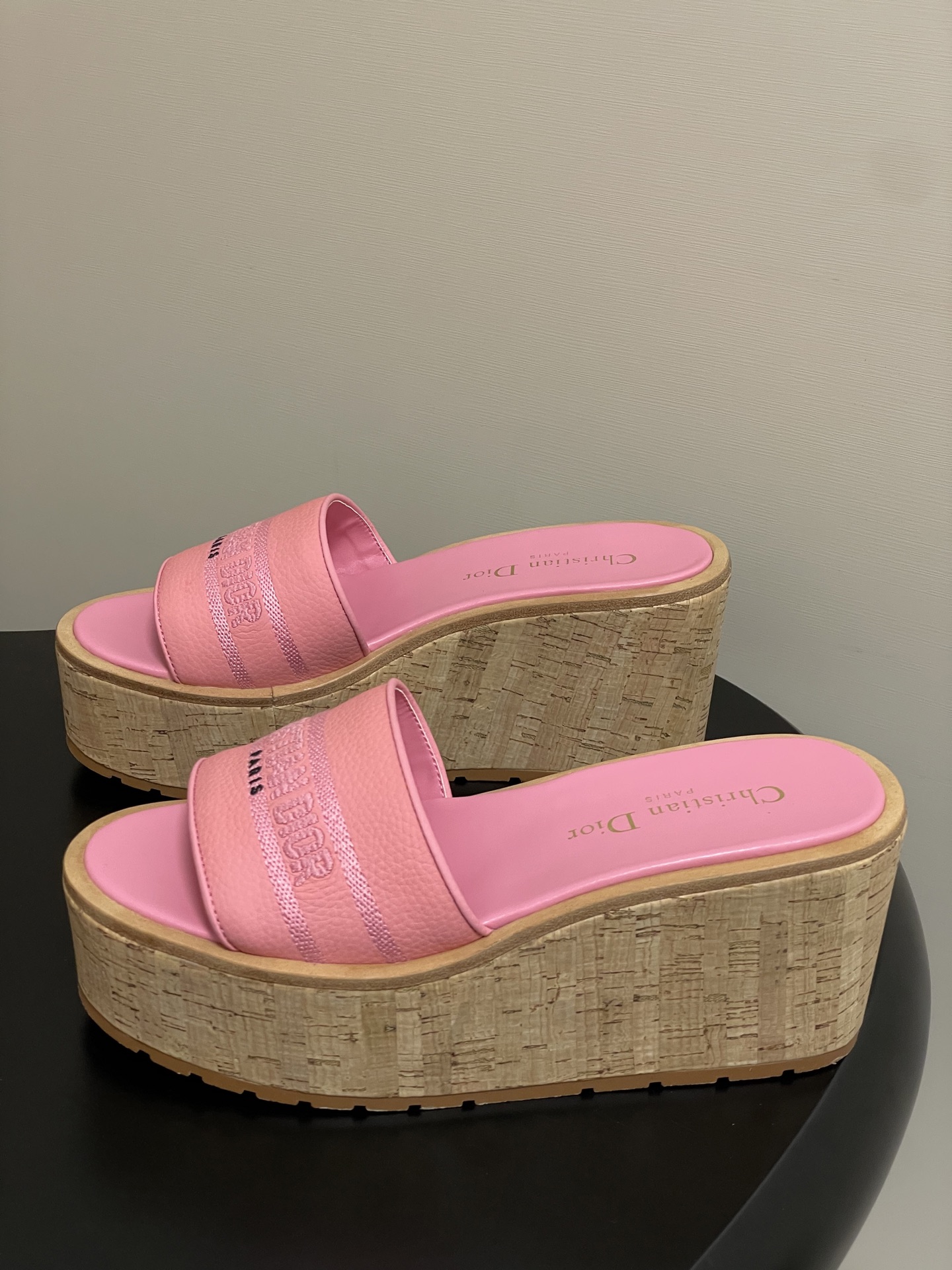 Dior 25ss春夏新款Dior 迪奥Dway厚底凉拖鞋防水台软木底厚底高跟拖鞋粒面牛皮坡跟拖鞋