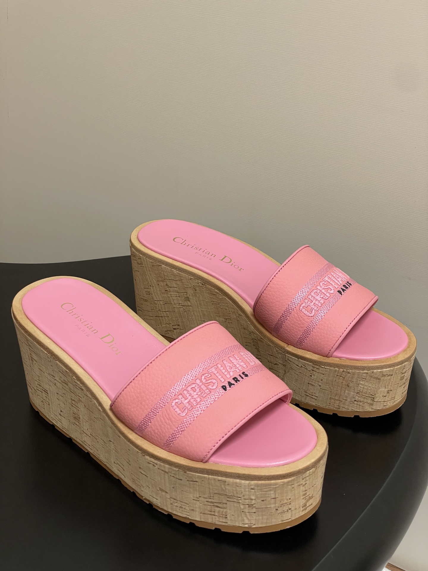 Dior 25ss春夏新款Dior 迪奥Dway厚底凉拖鞋防水台软木底厚底高跟拖鞋粒面牛皮坡跟拖鞋