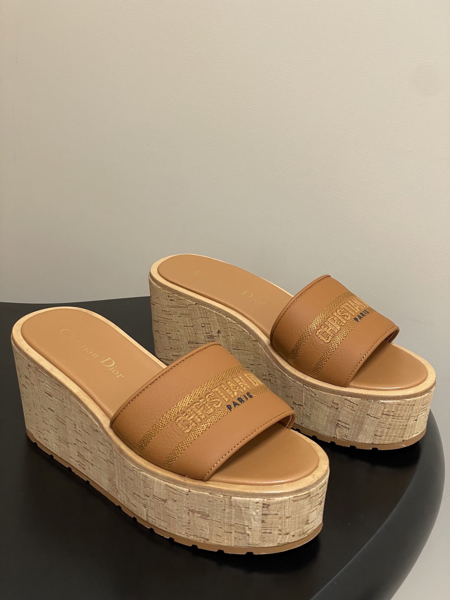 Dior 25ss春夏新款Dior 迪奥Dway厚底凉拖鞋防水台软木底厚底高跟拖鞋粒面牛皮坡跟拖鞋