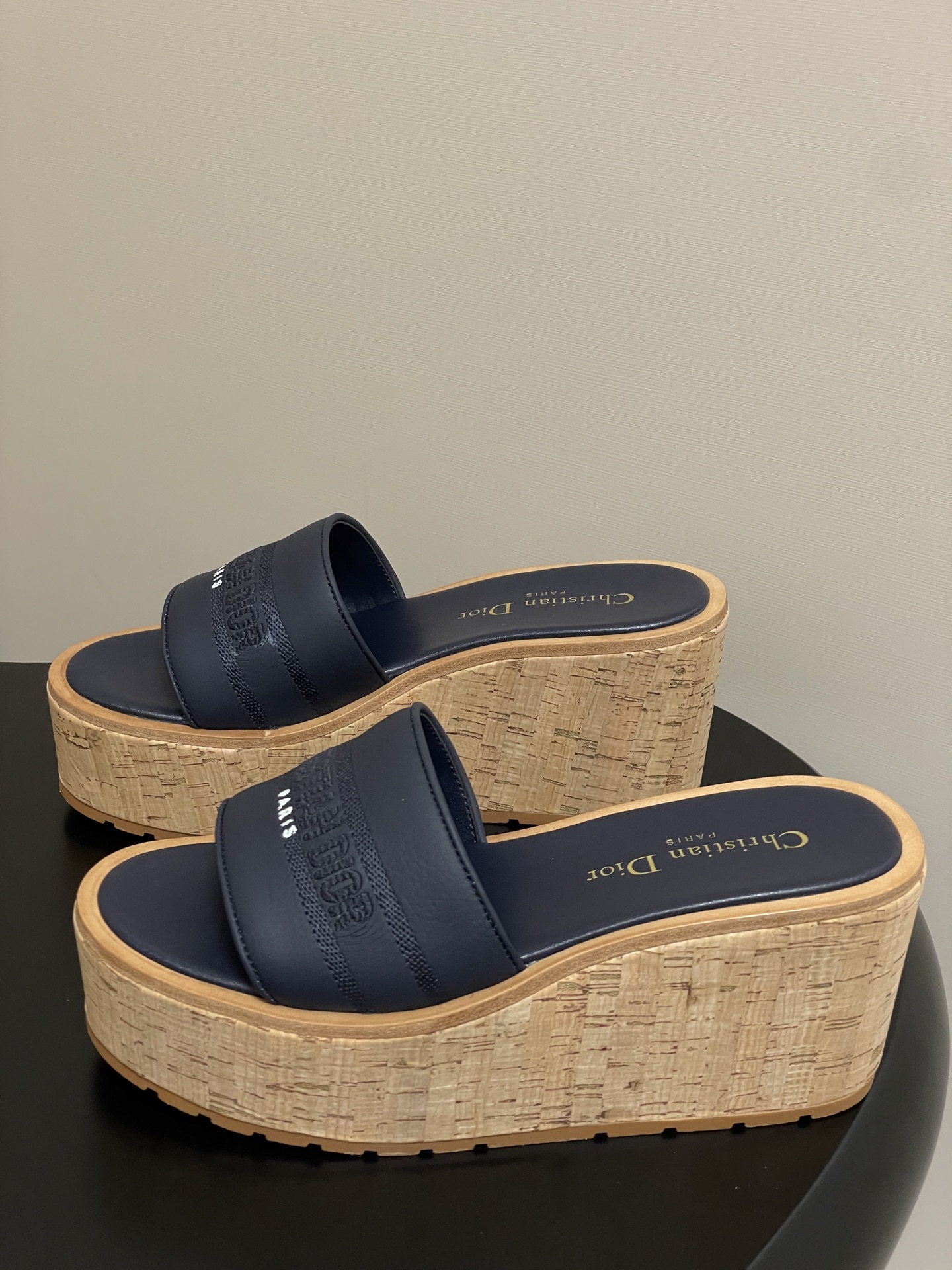 Dior 25ss春夏新款Dior 迪奥Dway厚底凉拖鞋防水台软木底厚底高跟拖鞋粒面牛皮坡跟拖鞋