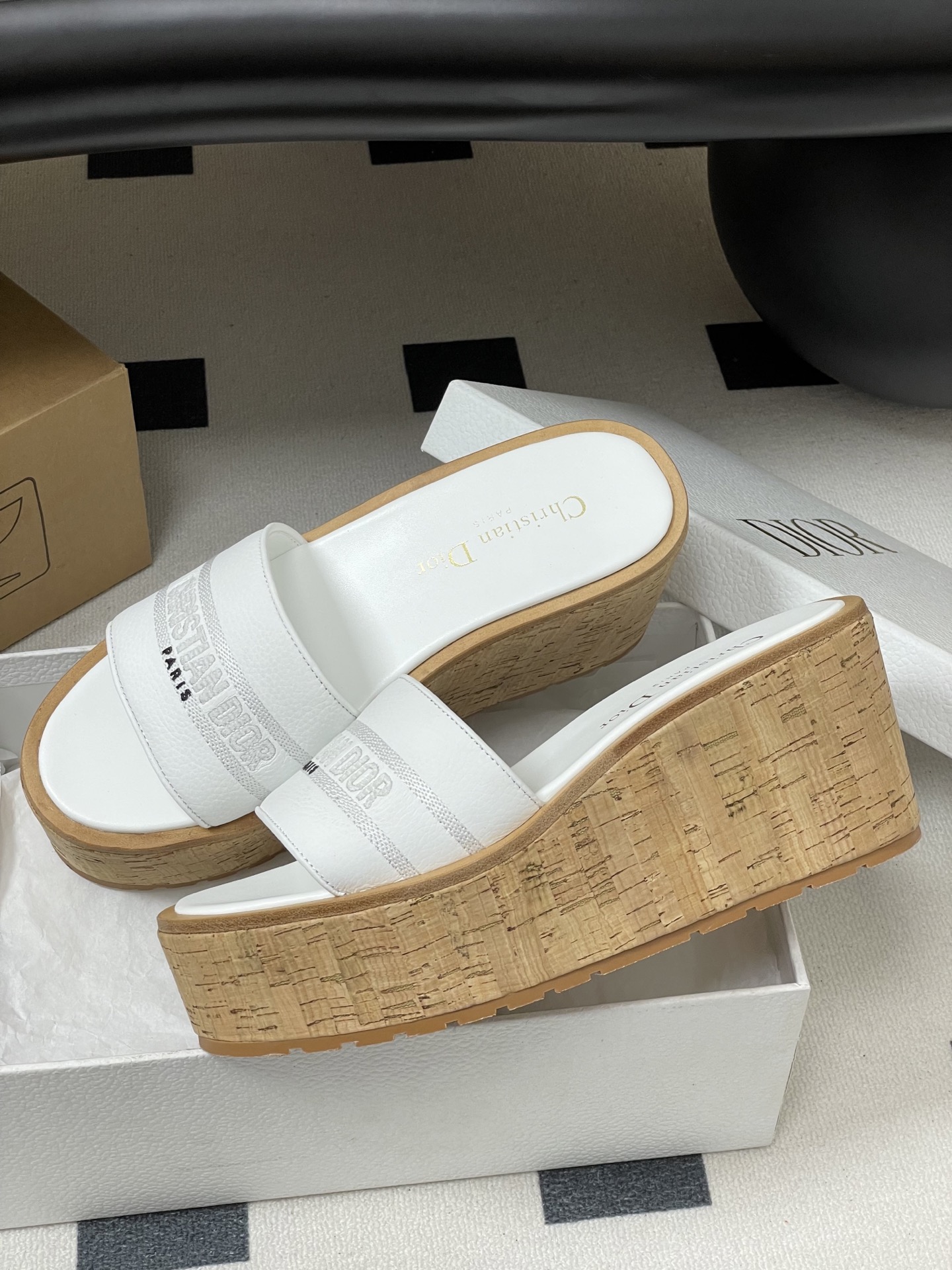 Dior 25ss春夏新款Dior 迪奥Dway厚底凉拖鞋防水台软木底厚底高跟拖鞋粒面牛皮坡跟拖鞋