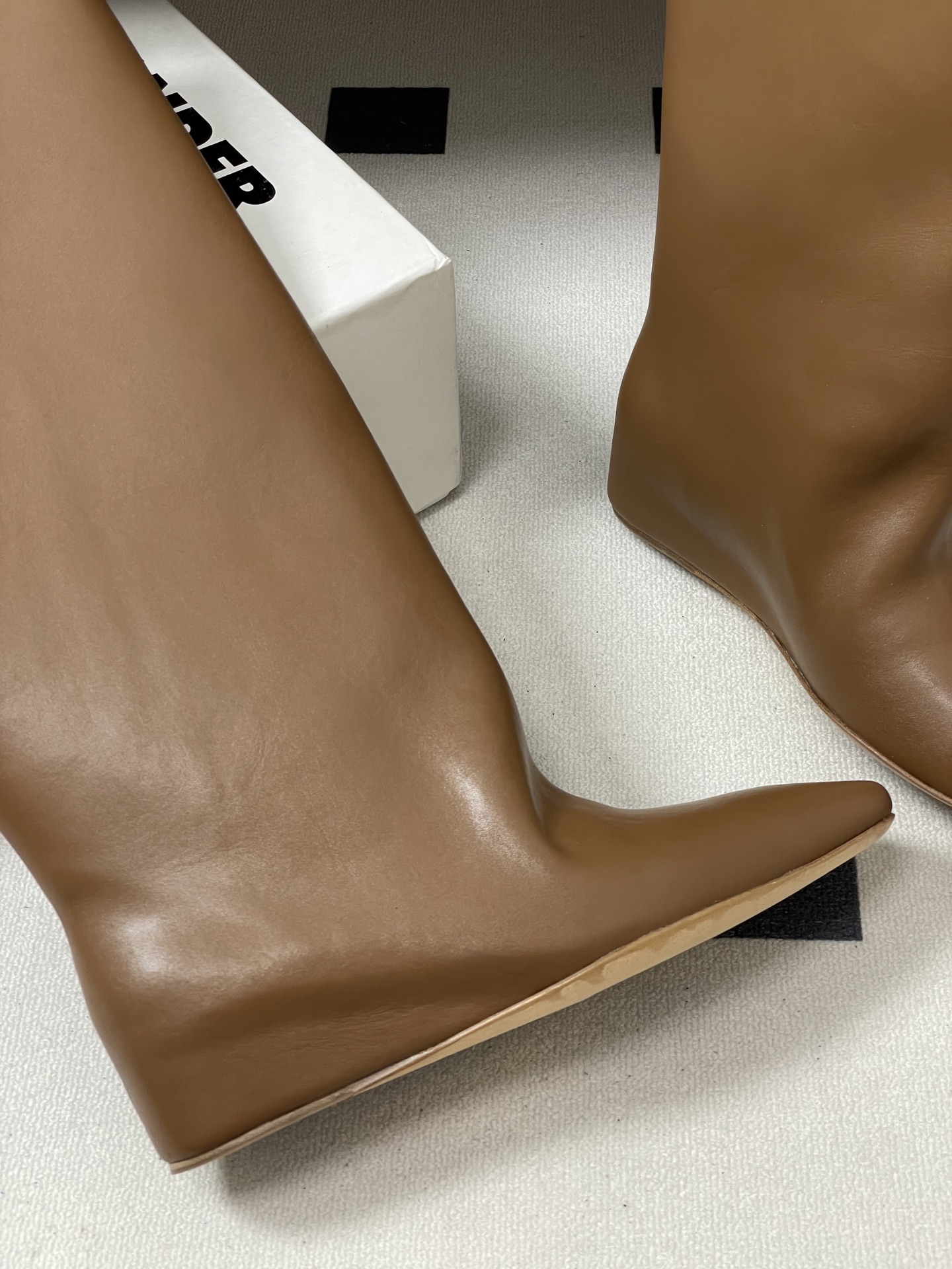“Jill Sander Gilsanda Boots: Classic, High-Quality, Elevating Fashion for Autumn & Winter” - 图片 9