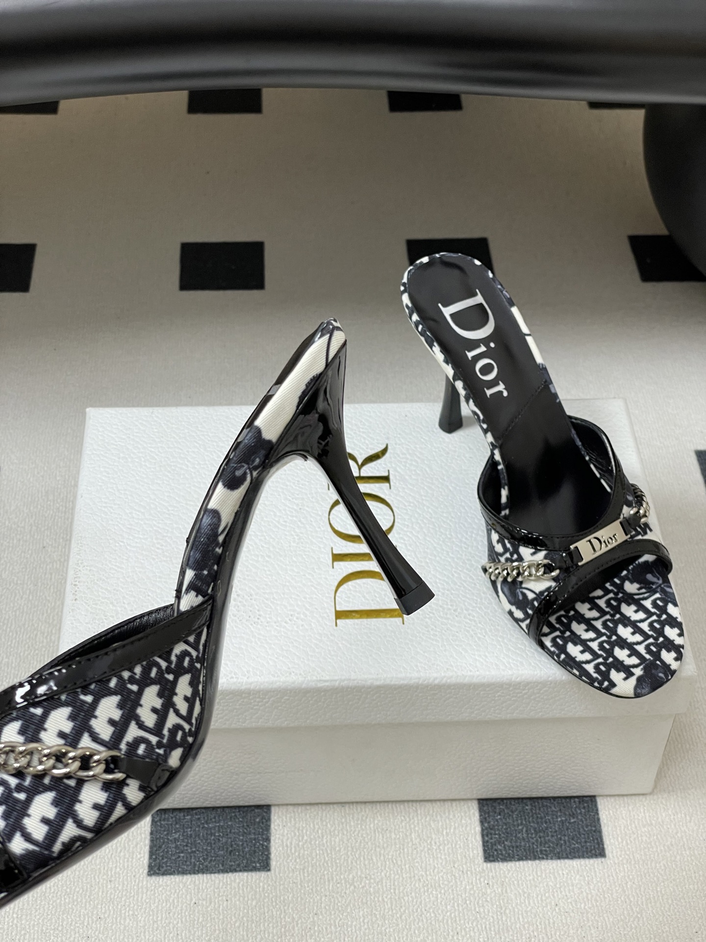 Dior Dior 迪奥 25ss春夏新款中古风链条高跟凉拖鞋