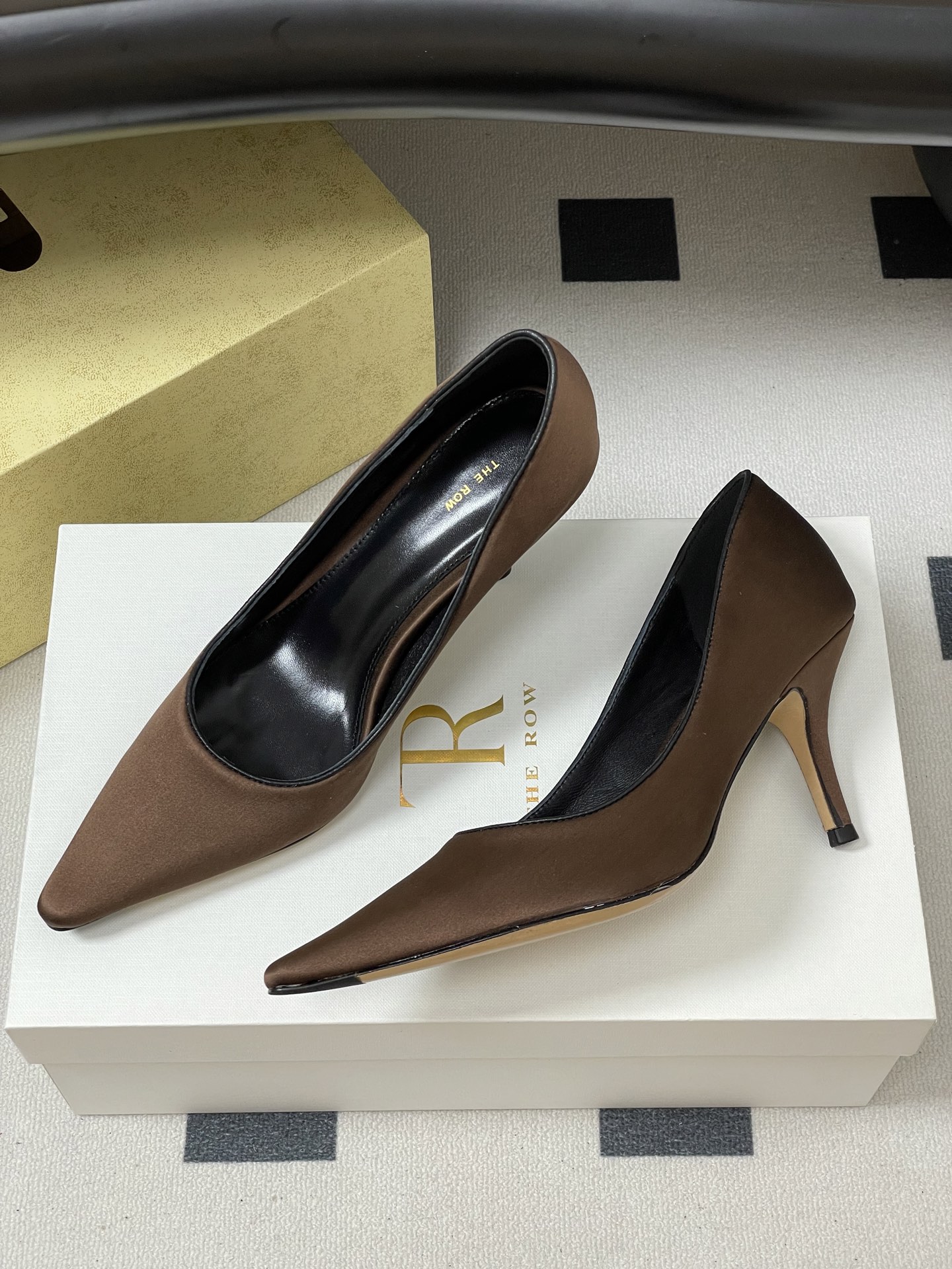 Luxurious Sheepskin and Silk High Heel Shoes: Cozy, Stylish, and Worn by Internet Celebrities – Product Details and Features - 图片 4