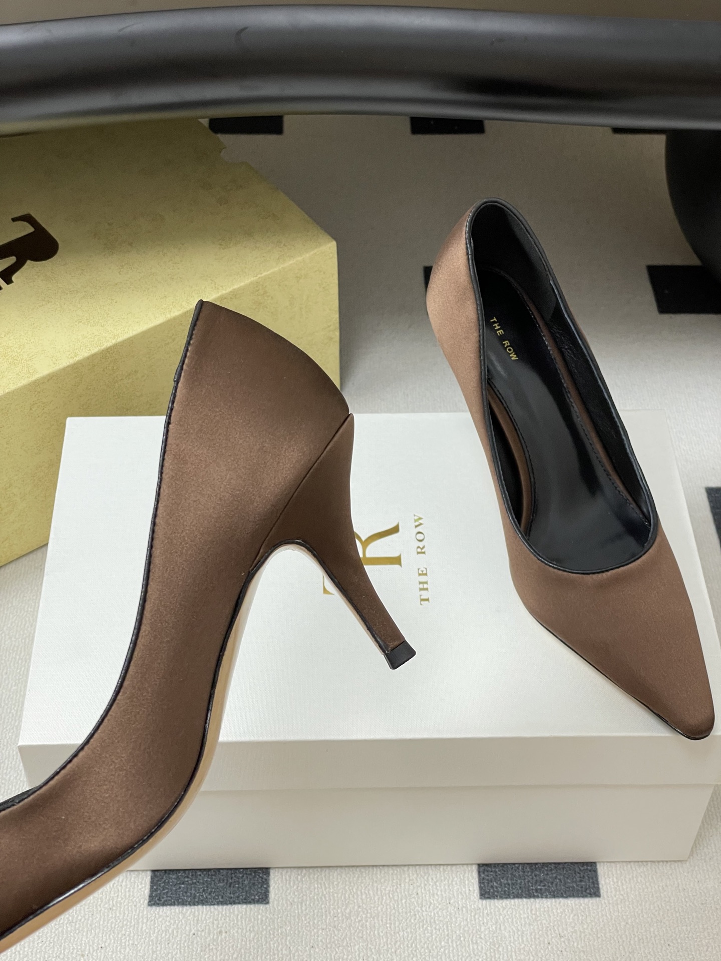 Luxurious Sheepskin and Silk High Heel Shoes: Cozy, Stylish, and Worn by Internet Celebrities – Product Details and Features - 图片 5