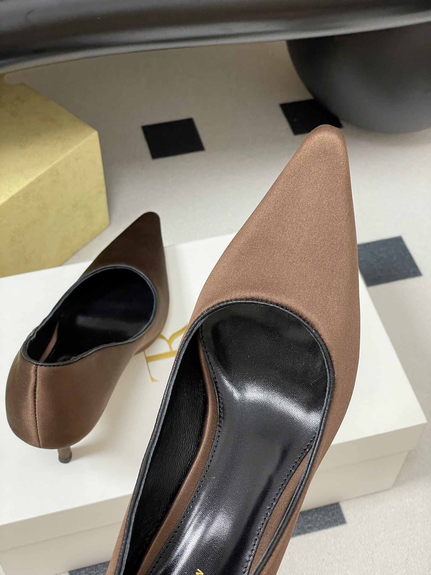 Luxurious Sheepskin and Silk High Heel Shoes: Cozy, Stylish, and Worn by Internet Celebrities – Product Details and Features - 图片 9