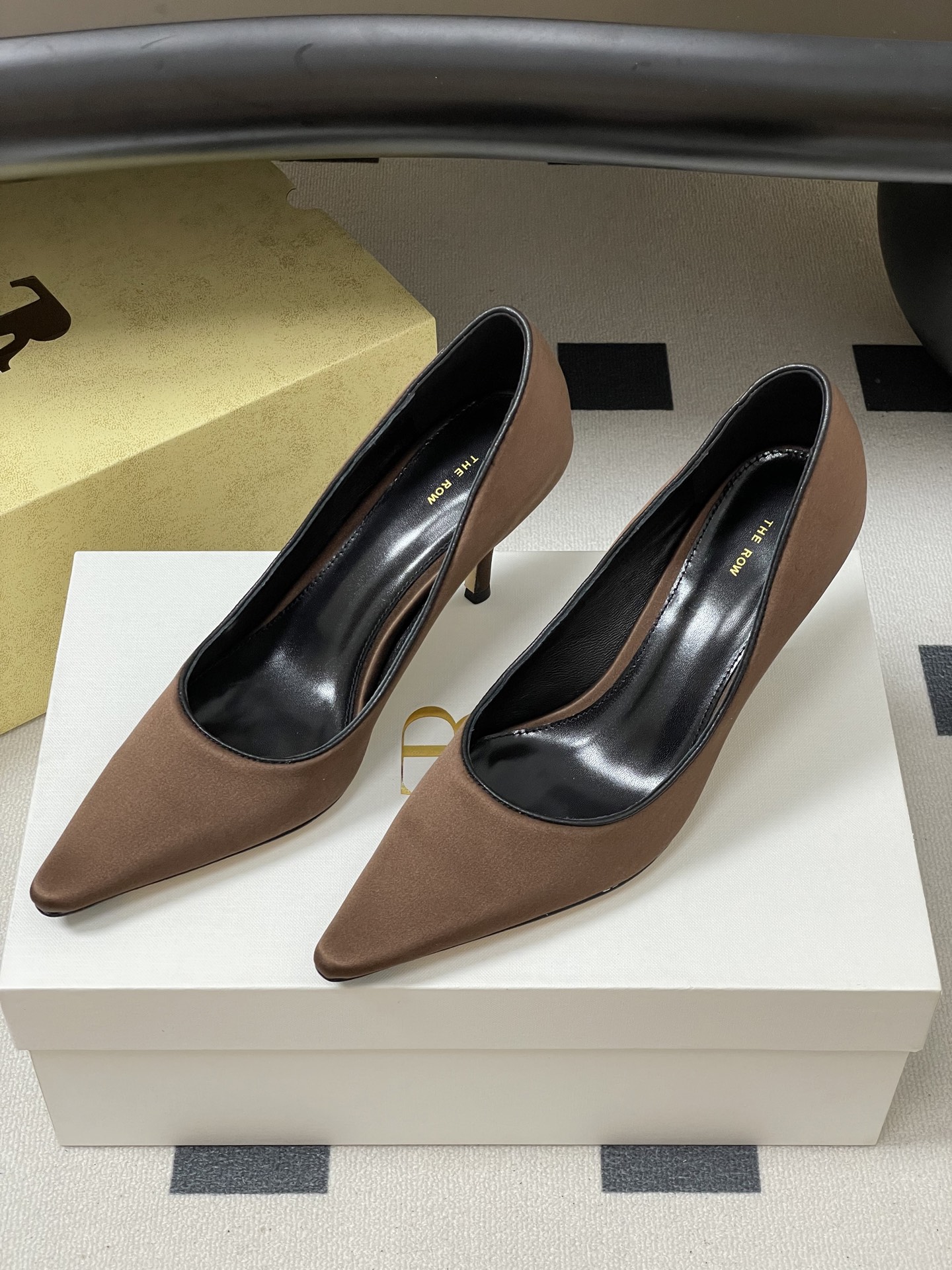 Luxurious Sheepskin and Silk High Heel Shoes: Cozy, Stylish, and Worn by Internet Celebrities – Product Details and Features - 图片 6