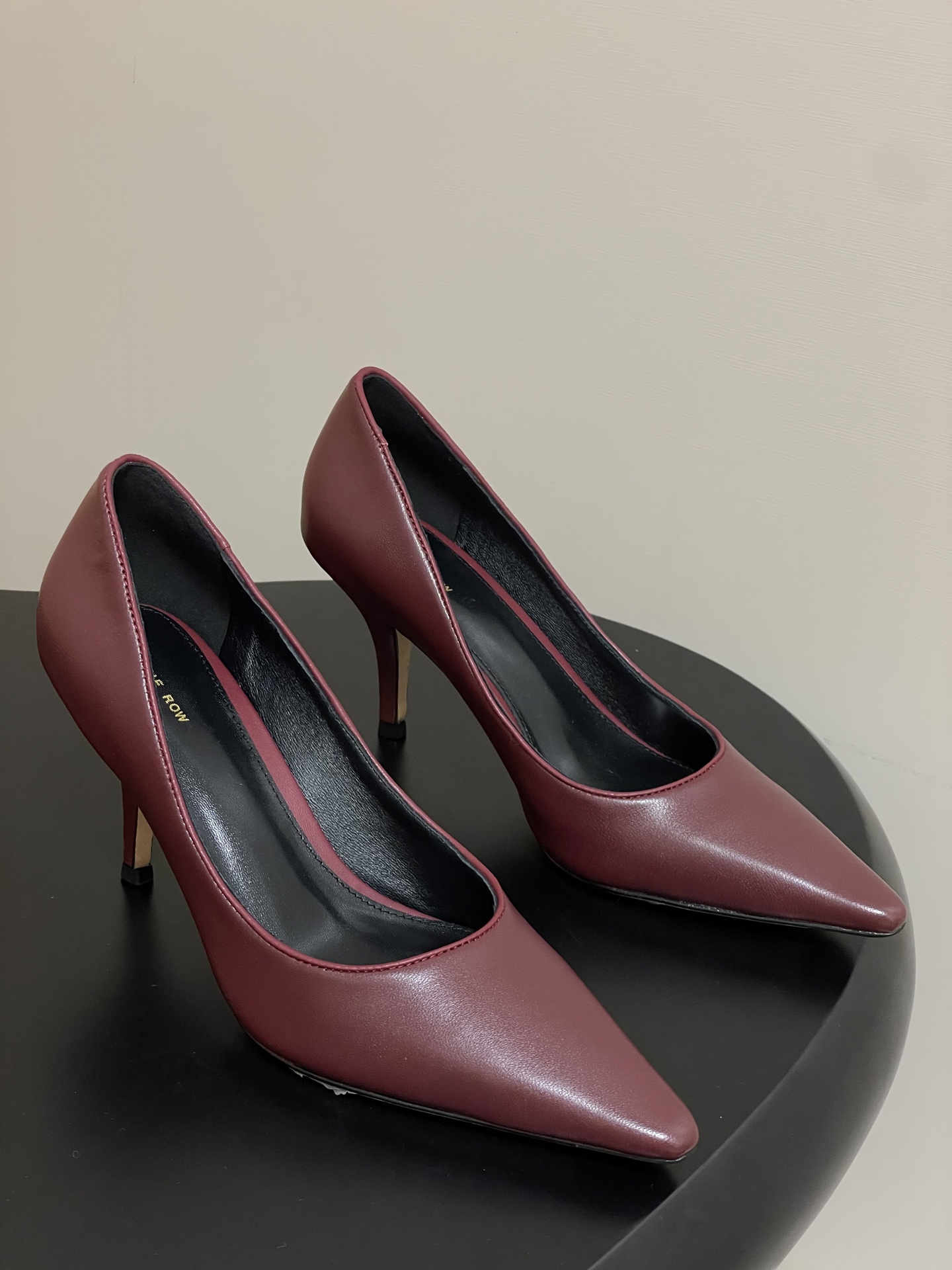 “Cozy and Stylish Sheepskin Shoes for Internet Influencers | Italian Platinum Soles | Size 35-39”