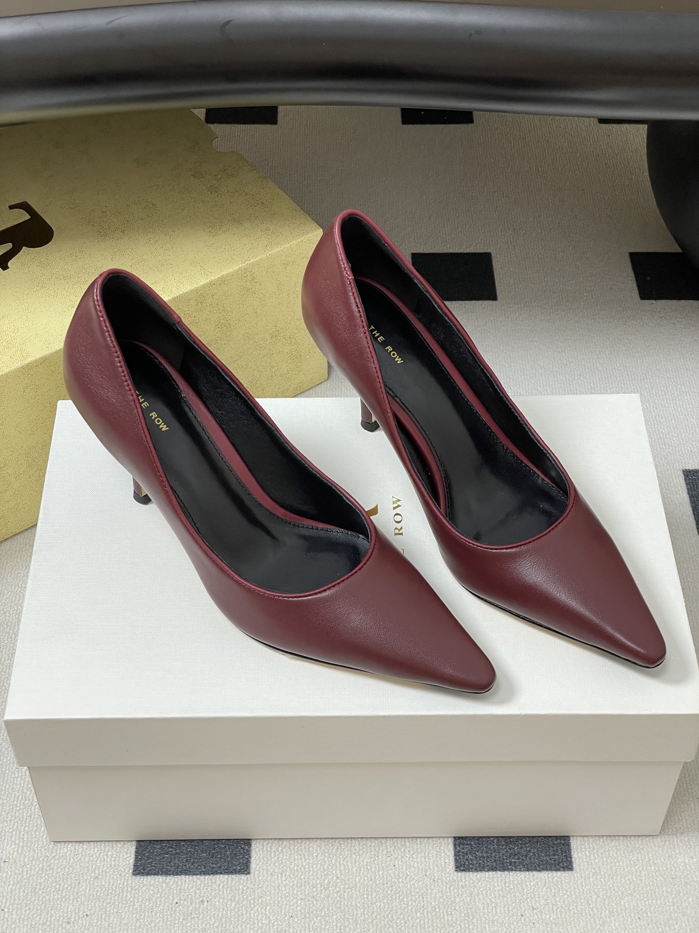 “Cozy and Stylish Sheepskin Shoes for Internet Influencers | Italian Platinum Soles | Size 35-39” - 图片 6
