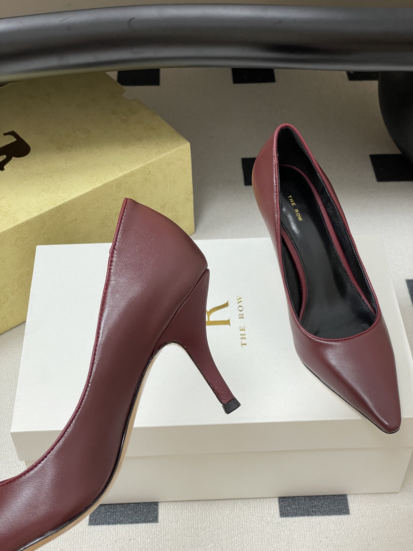 “Cozy and Stylish Sheepskin Shoes for Internet Influencers | Italian Platinum Soles | Size 35-39” - 图片 5