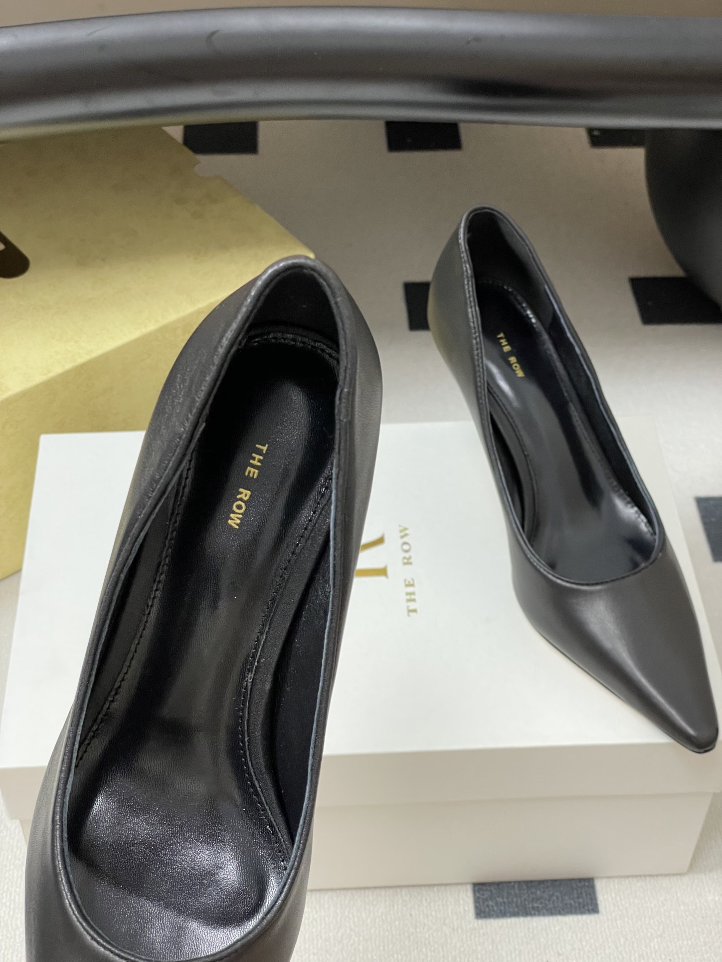 Cozy and Stylish Sheepskin and Silk Heels by The Row – Review and Details - 图片 7