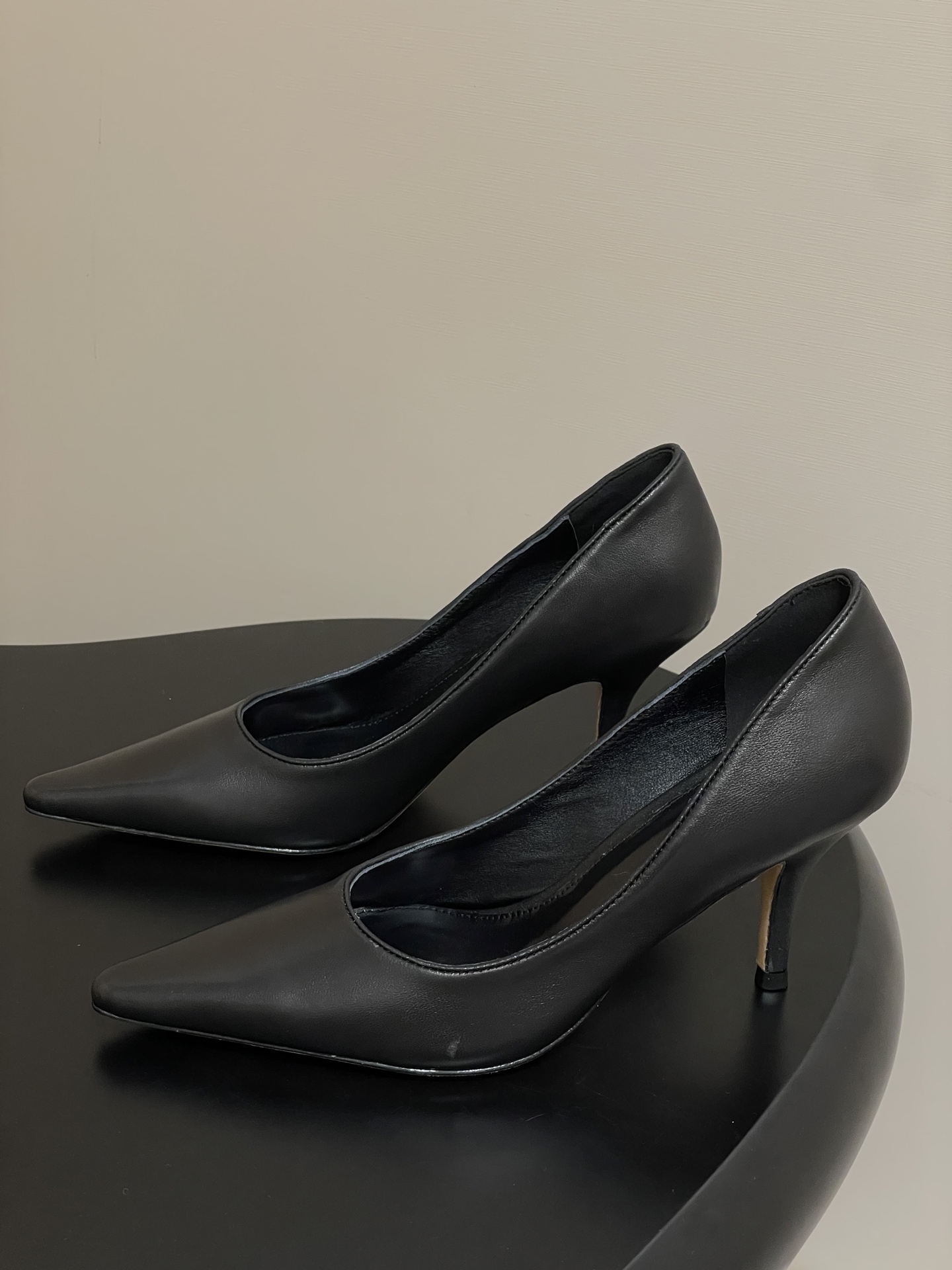 Cozy and Stylish Sheepskin and Silk Heels by The Row – Review and Details - 图片 3