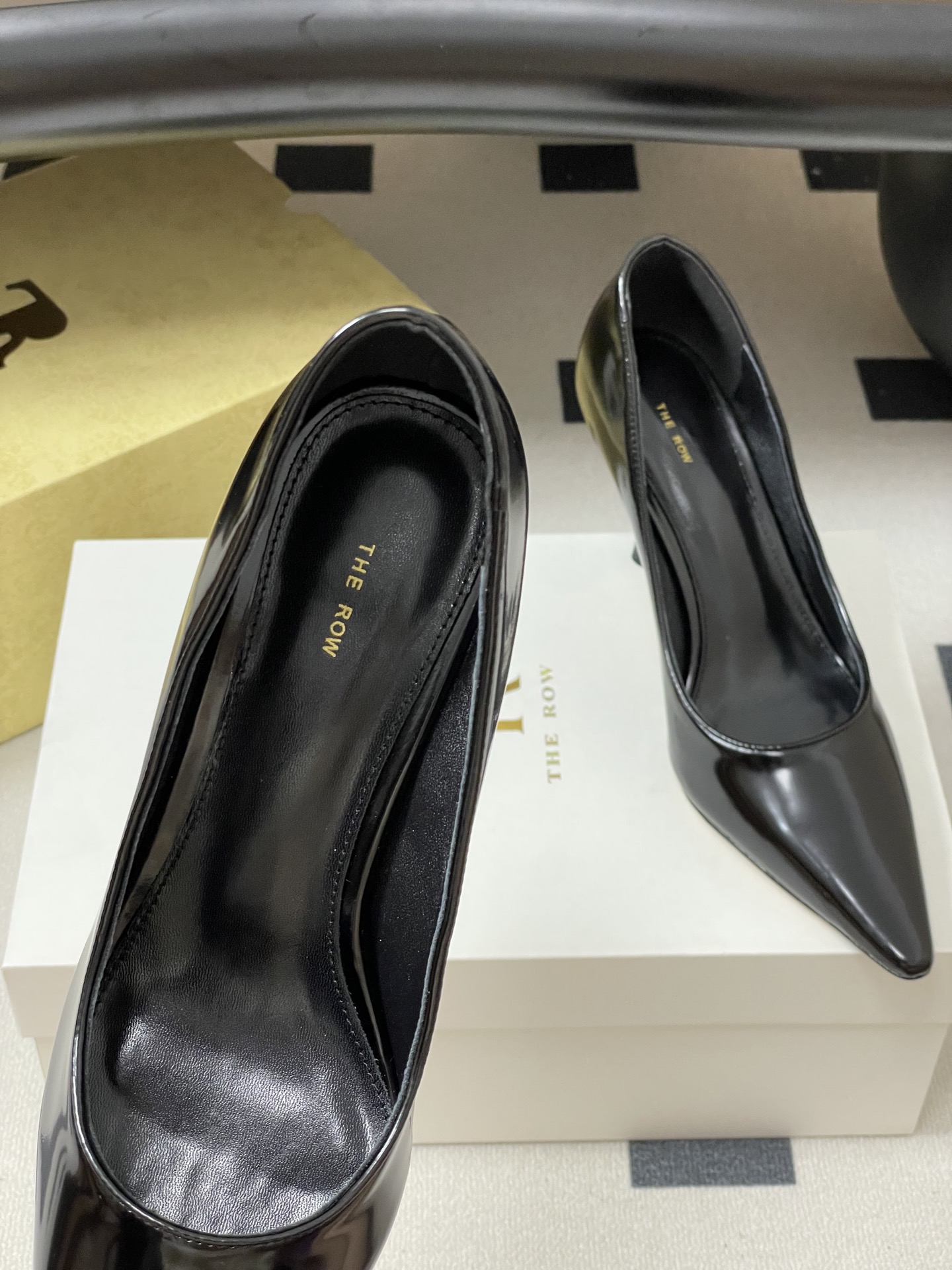 “Cozy Sheepskin and Silk High Heel Shoes for Fashionable Comfort – Size 35-39” - 图片 7