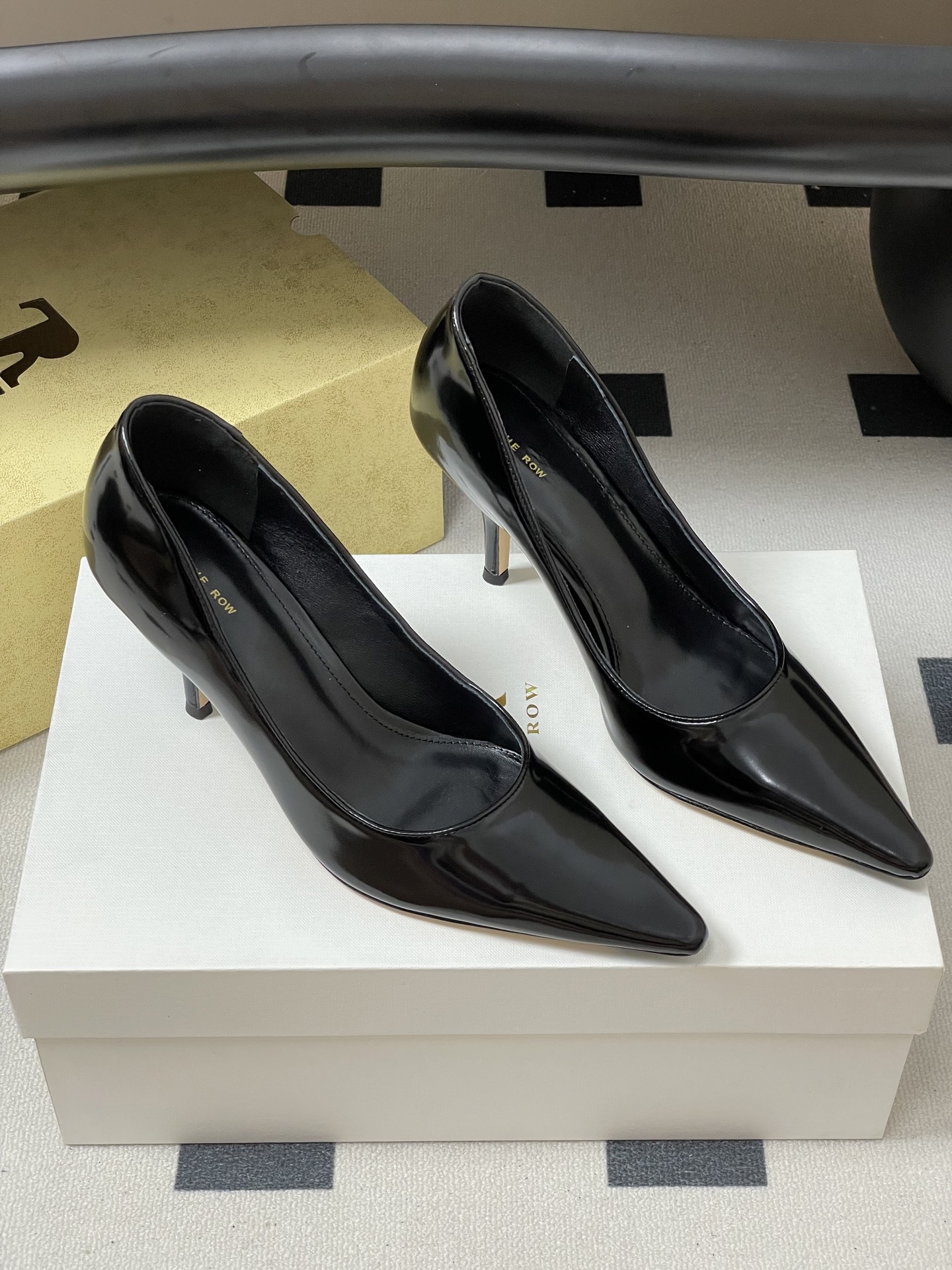 “Cozy Sheepskin and Silk High Heel Shoes for Fashionable Comfort – Size 35-39” - 图片 6