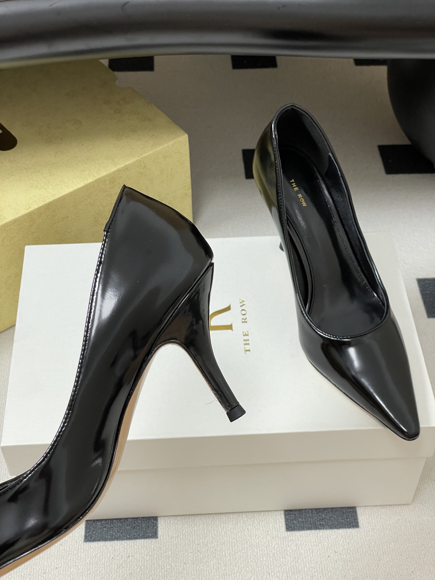 “Cozy Sheepskin and Silk High Heel Shoes for Fashionable Comfort – Size 35-39” - 图片 5