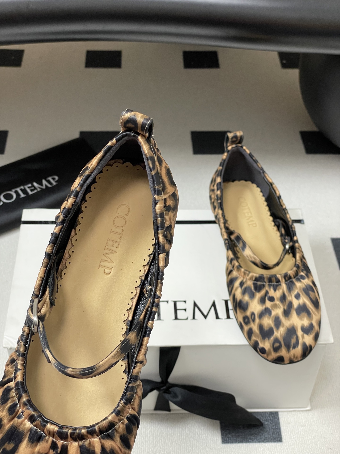 Leopard-Striped Grandmother’s Shoes with Mary Jane Style: Comfortable and Stylish Ballet Flats - 图片 7