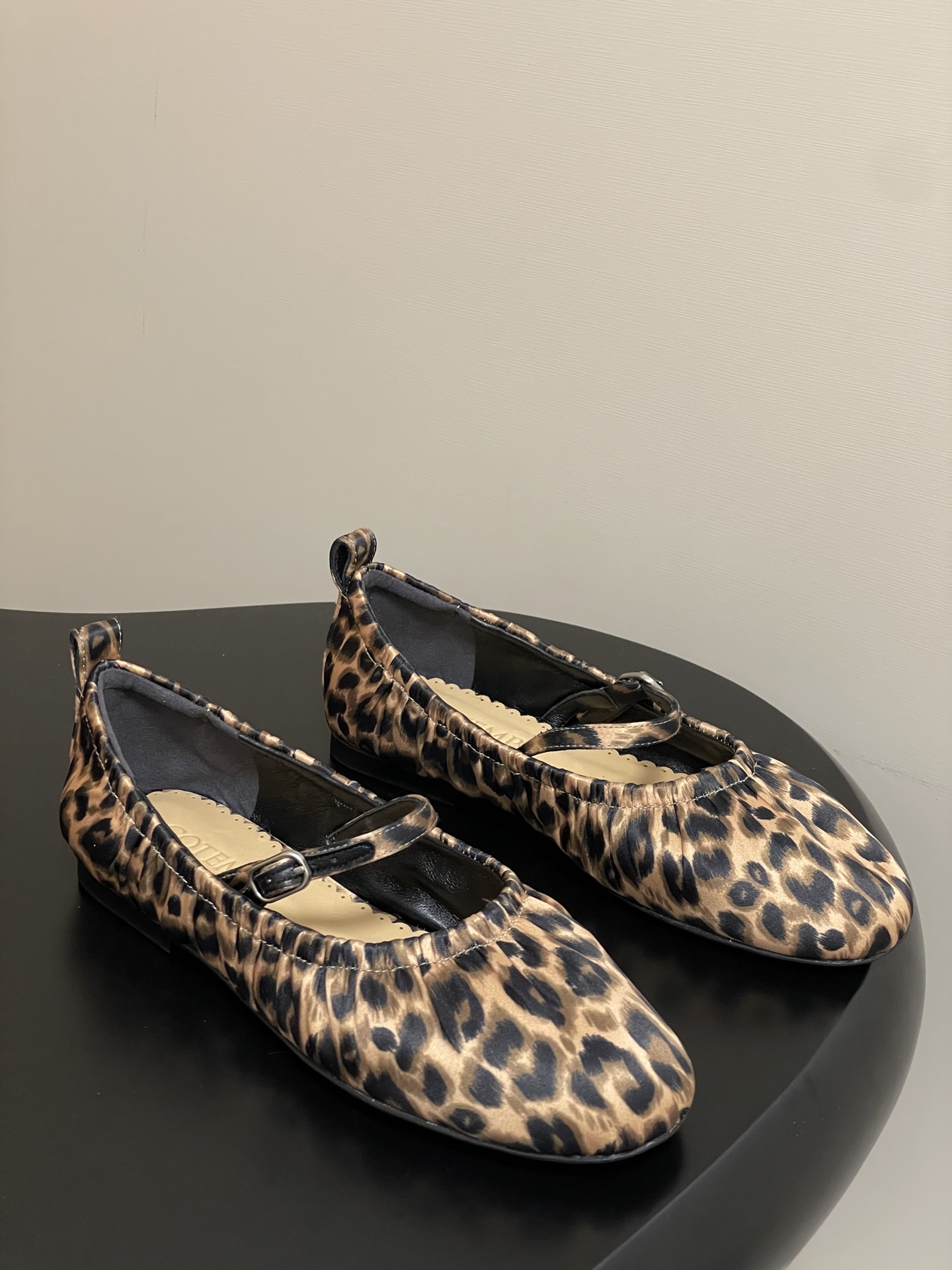 Leopard-Striped Grandmother’s Shoes with Mary Jane Style: Comfortable and Stylish Ballet Flats