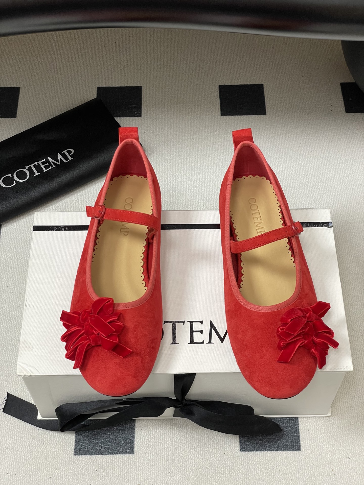 “Grandmother’s Shoes Series: Elegant Wool Ballet Flats with Butterfly Detail for Young Girls” - 图片 5