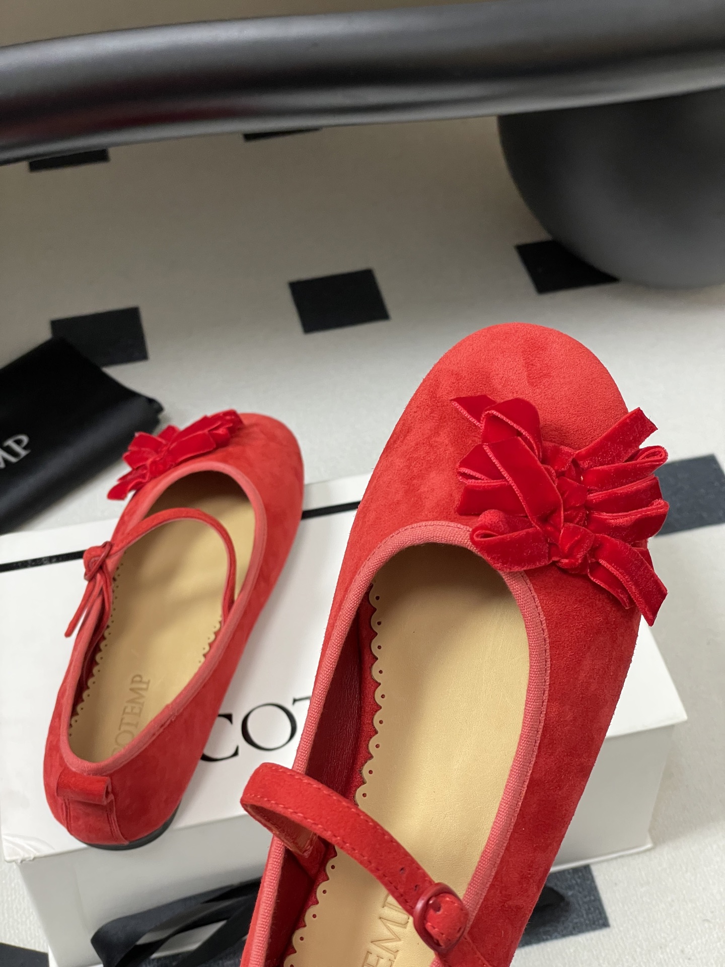 “Grandmother’s Shoes Series: Elegant Wool Ballet Flats with Butterfly Detail for Young Girls” - 图片 9
