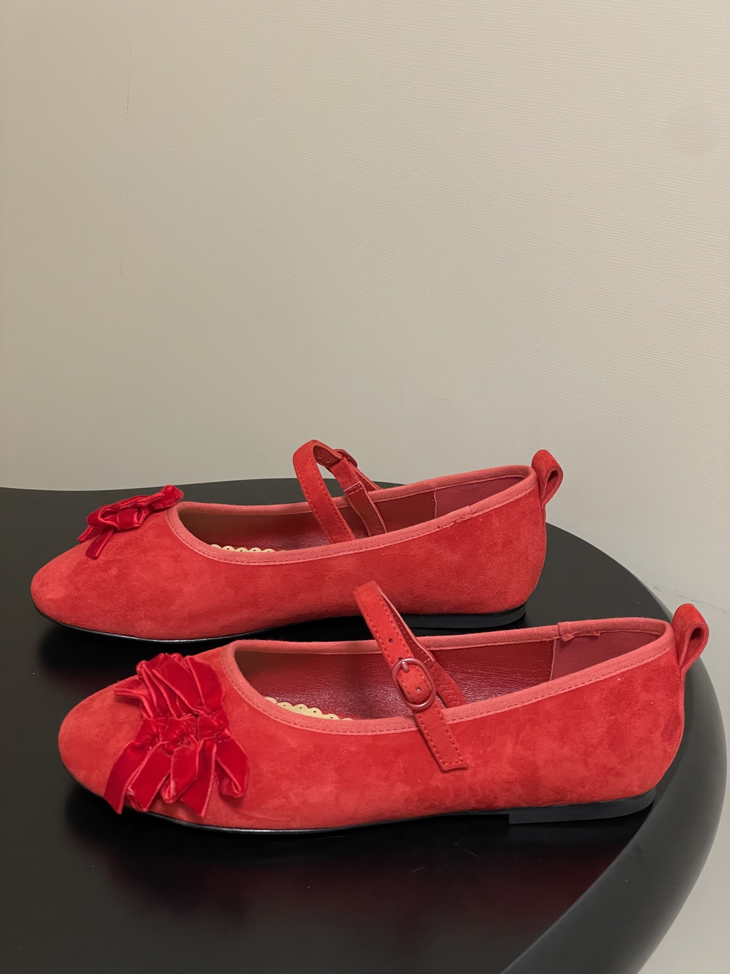 “Grandmother’s Shoes Series: Elegant Wool Ballet Flats with Butterfly Detail for Young Girls” - 图片 3