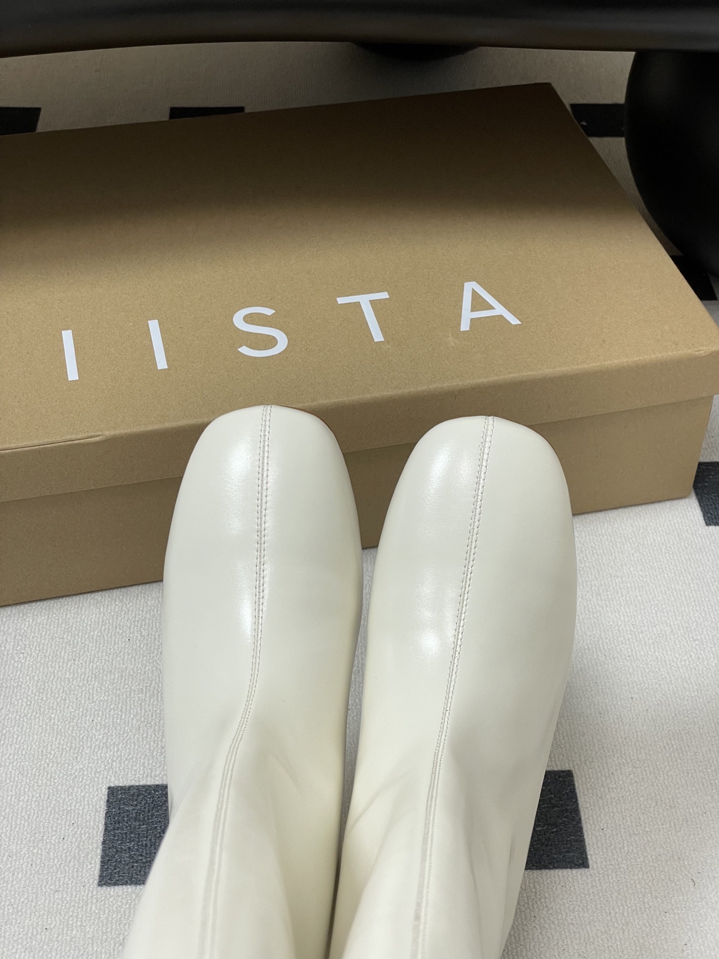Miista 25SS Autumn Winter Collection features simple, colorful boots with French street style. Made with high-quality materials. - 图片 7