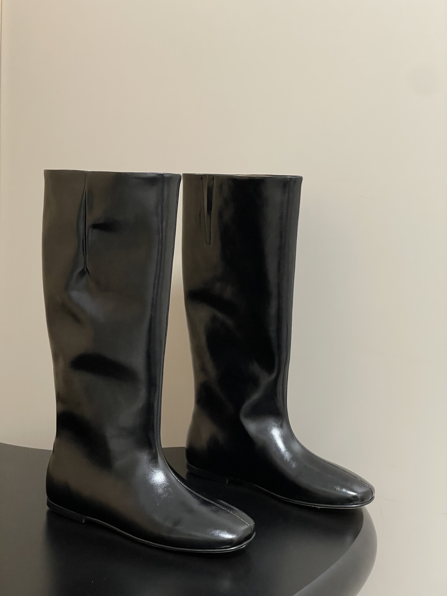 “Miista 25SS Autumn Winter Boots Collection: Stylish French Street Style with Custom Oil Skin and Italian Leather” - 图片 1