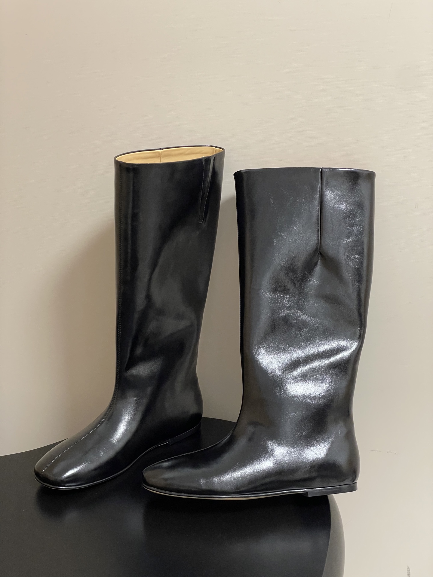 “Miista 25SS Autumn Winter Boots Collection: Stylish French Street Style with Custom Oil Skin and Italian Leather” - 图片 3