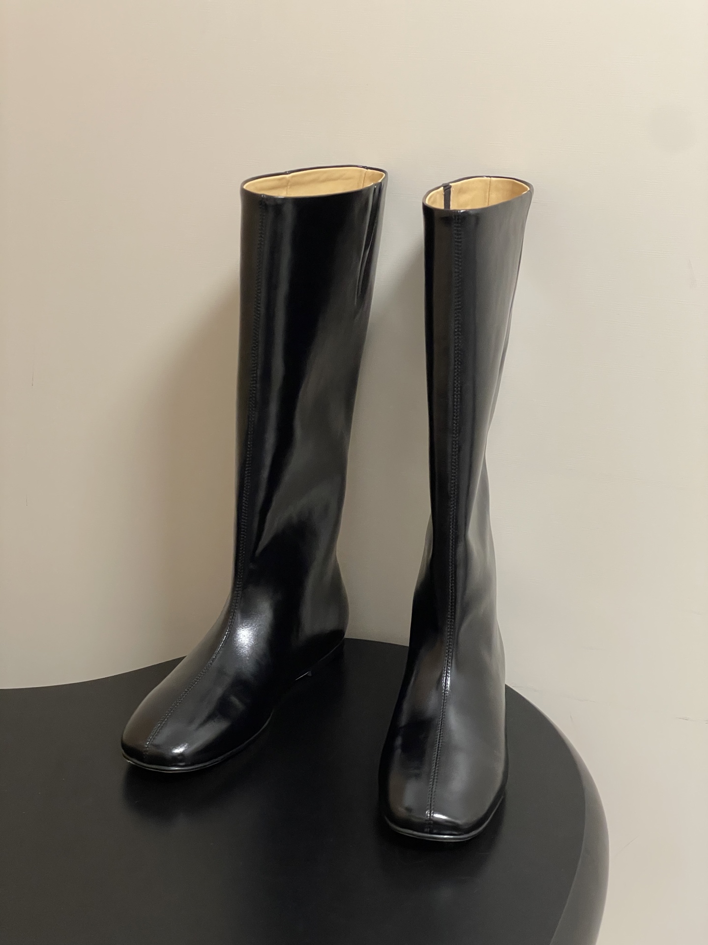 “Miista 25SS Autumn Winter Boots Collection: Stylish French Street Style with Custom Oil Skin and Italian Leather” - 图片 2