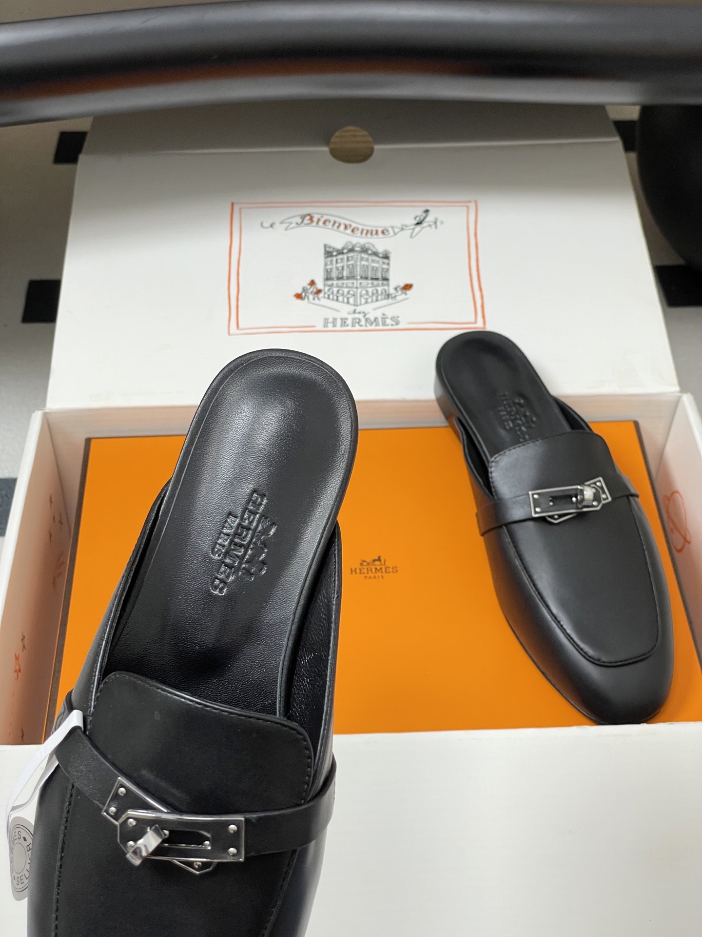 Hermès Women's Oz Mule - Classic Kelly Buckle Leather Slippers 8 i1756157479084 4945 0 4