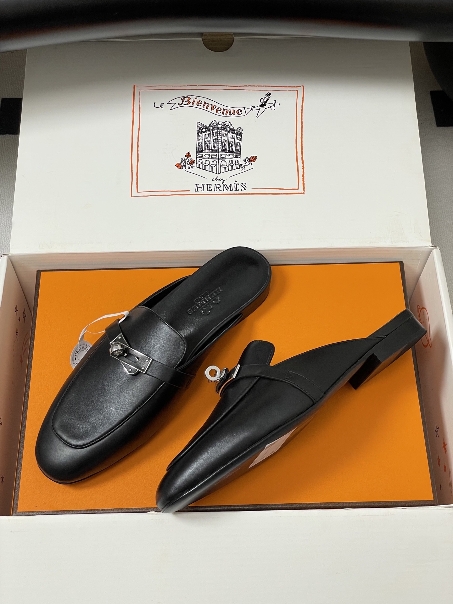 Hermès Women's Oz Mule - Classic Kelly Buckle Leather Slippers 5 i1756157479597 9624 0 7
