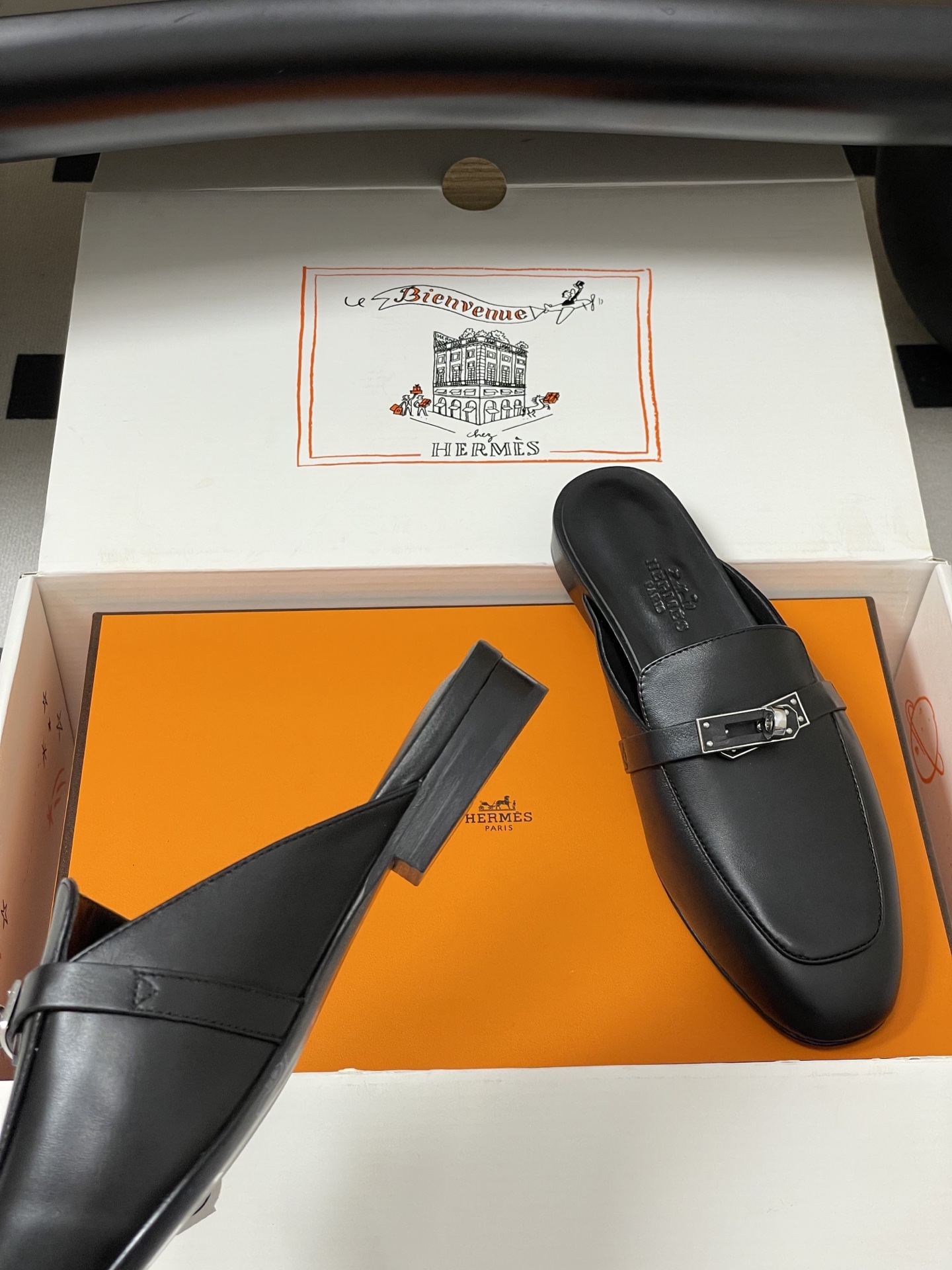 Hermès Women's Oz Mule - Classic Kelly Buckle Leather Slippers 7 i1756157480648 7242 0 8