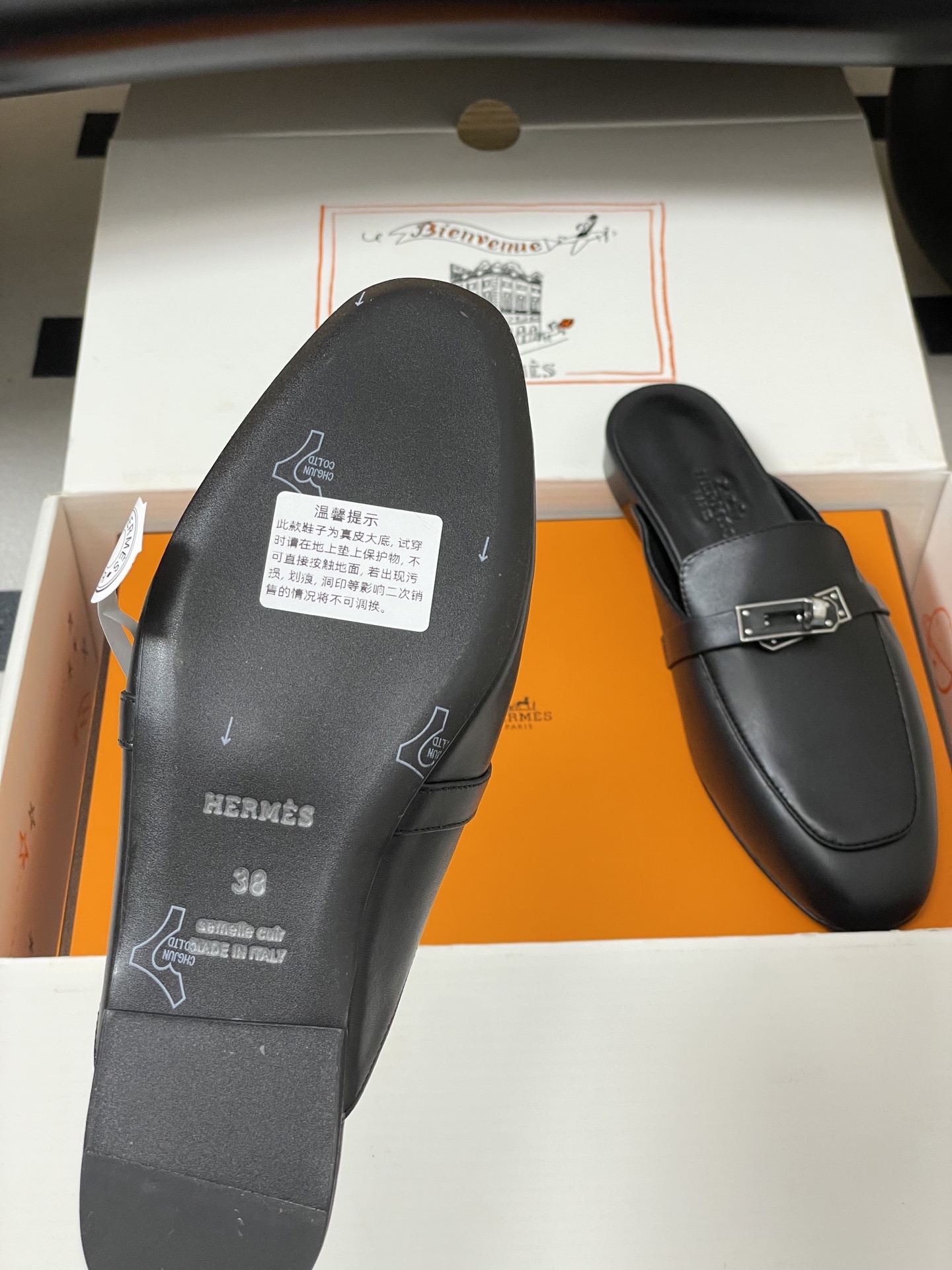 Hermès Women's Oz Mule - Classic Kelly Buckle Leather Slippers 9 i1756157481017 8660 0 5