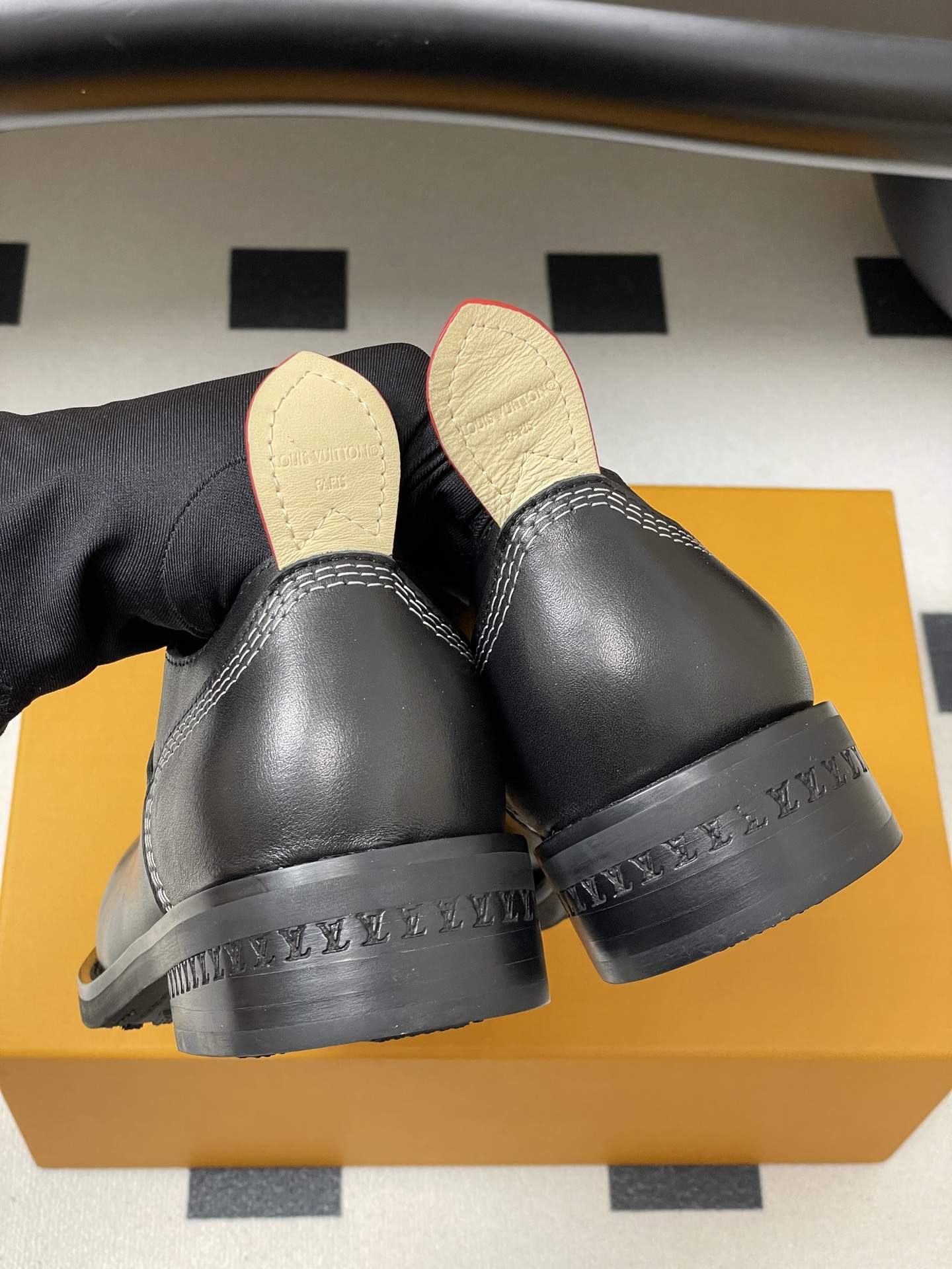 Louis Vuitton Bubble Lace-Up Shoes Men's Chunky Sole Leather Shoes 8 i1757090477595 8897 0 6