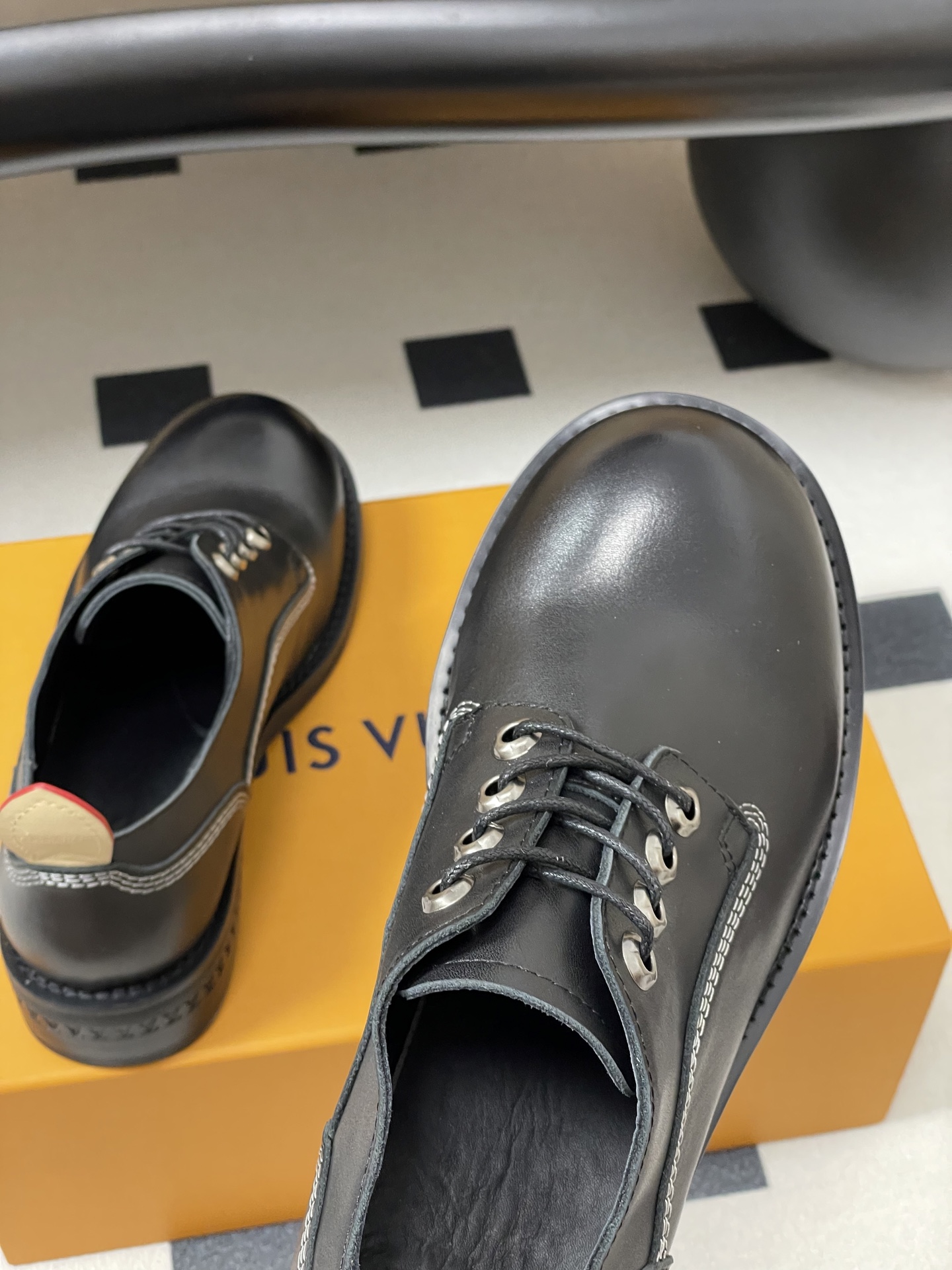 Louis Vuitton Bubble Lace-Up Shoes Men's Chunky Sole Leather Shoes 10 i1757090477678 8737 0 5